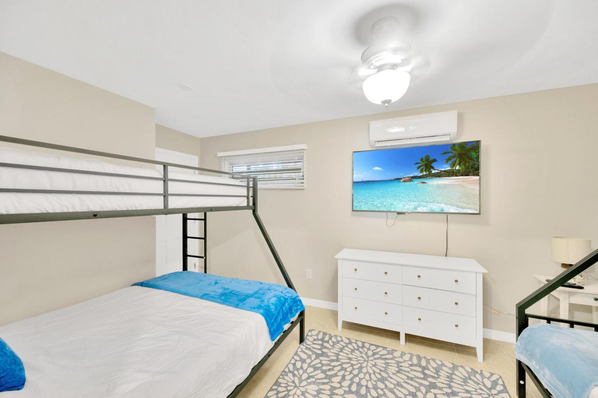 On Key With Pool, Hot Tub, Putting Green, Arcade Games, Bike & Mins To Beach! Holiday home *