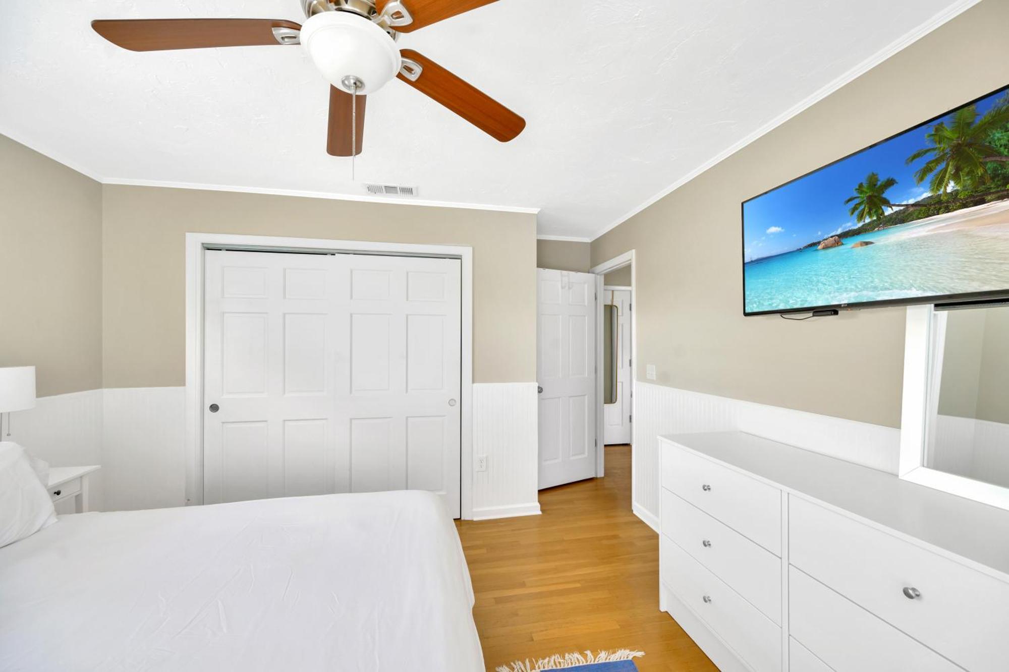 On Key With Pool, Hot Tub, Putting Green, Arcade Games, Bike & Mins To Beach! *