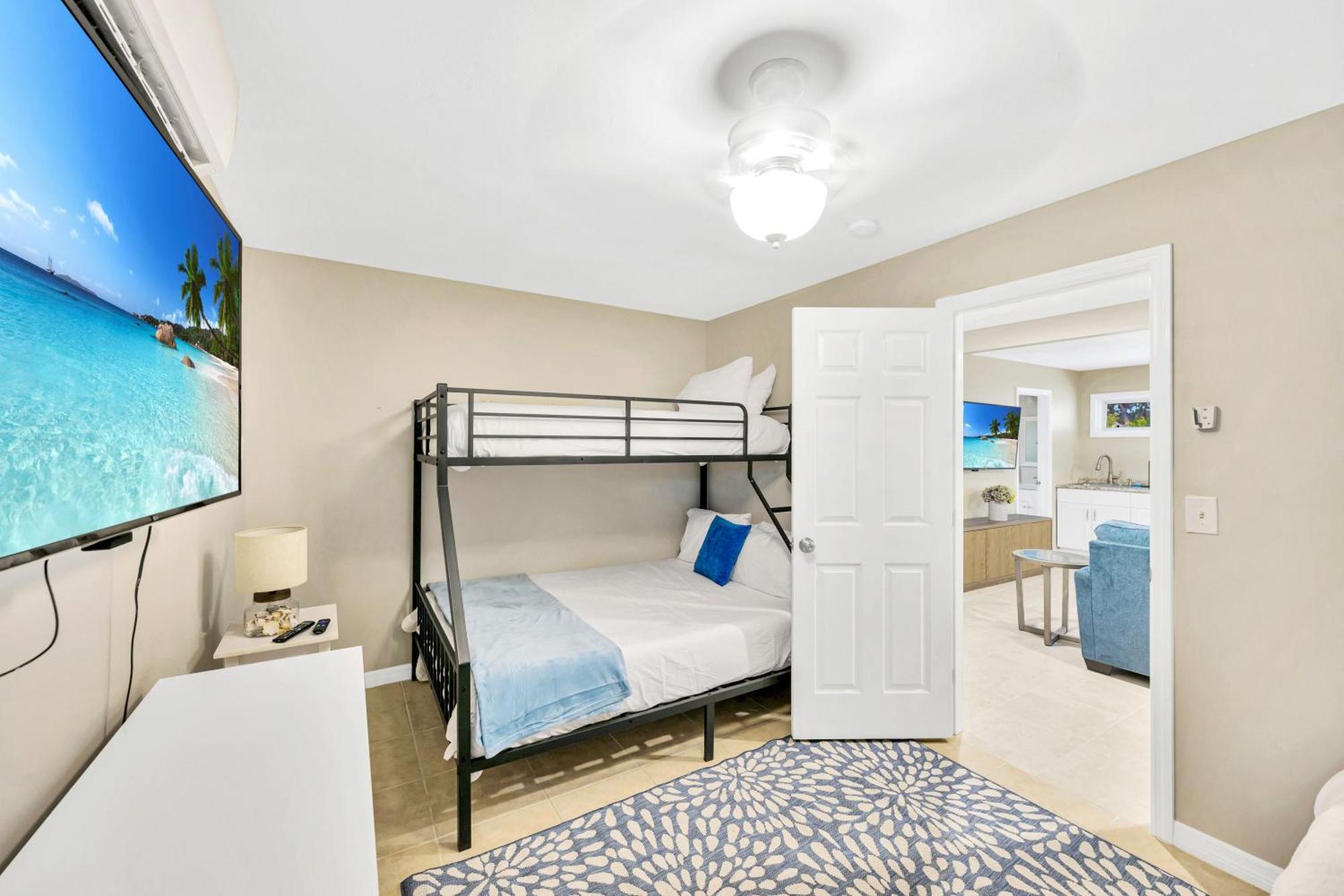 On Key With Pool, Hot Tub, Putting Green, Arcade Games, Bike & Mins To Beach! * Siesta Key
