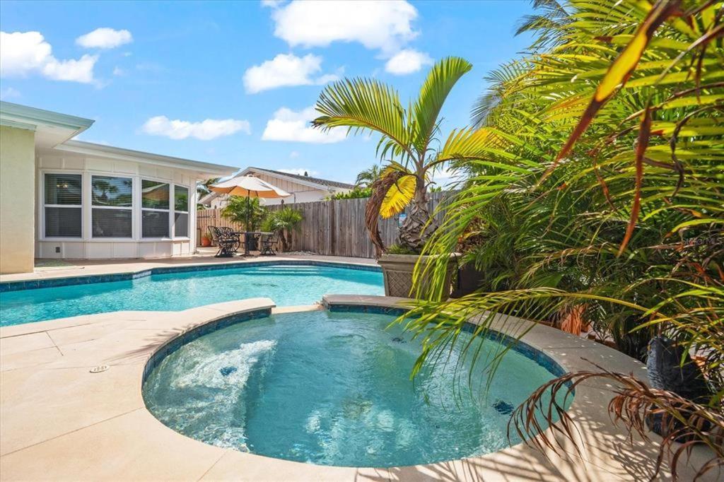 Private Village With Heated Pool & With Private Front Courtyard Villa *