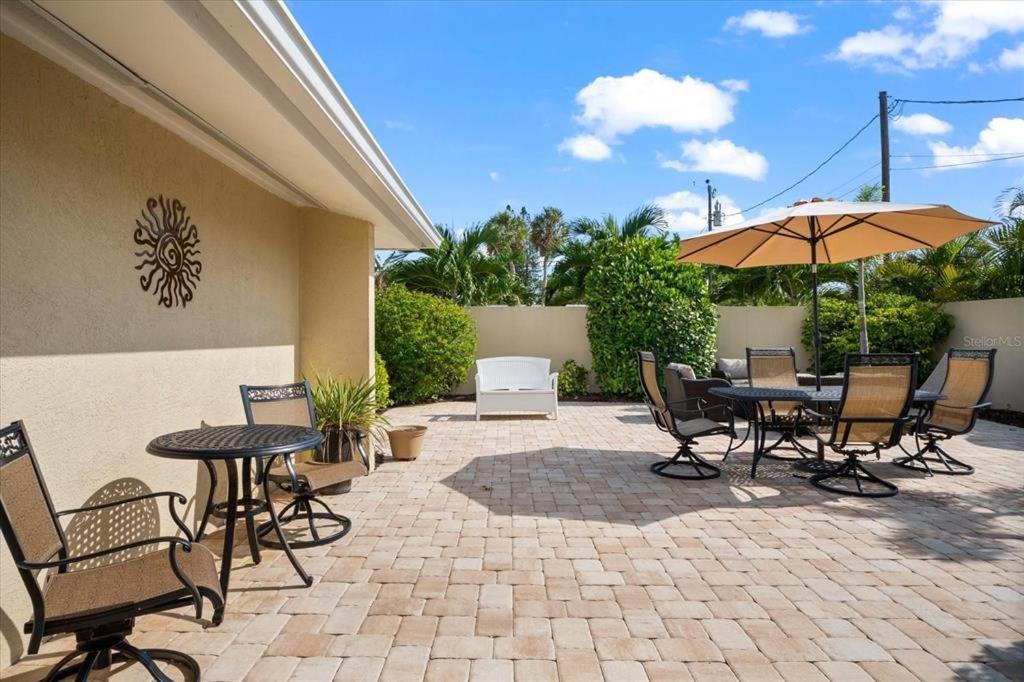 Private Village With Heated Pool & With Private Front Courtyard Villa Siesta Key
