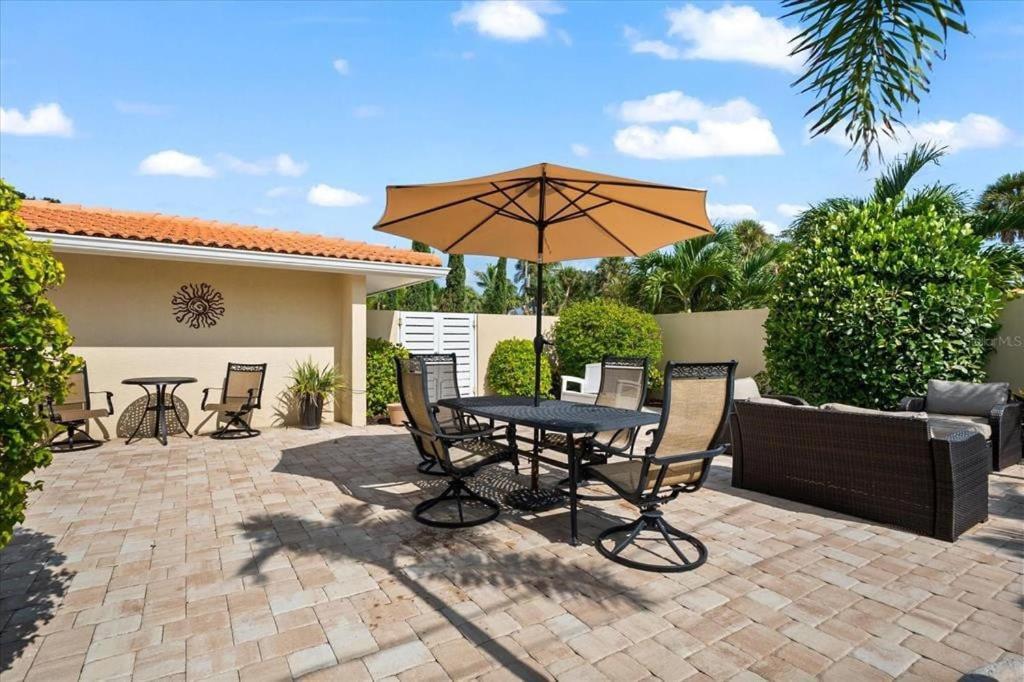 Private Village With Heated Pool & With Private Front Courtyard Villa *