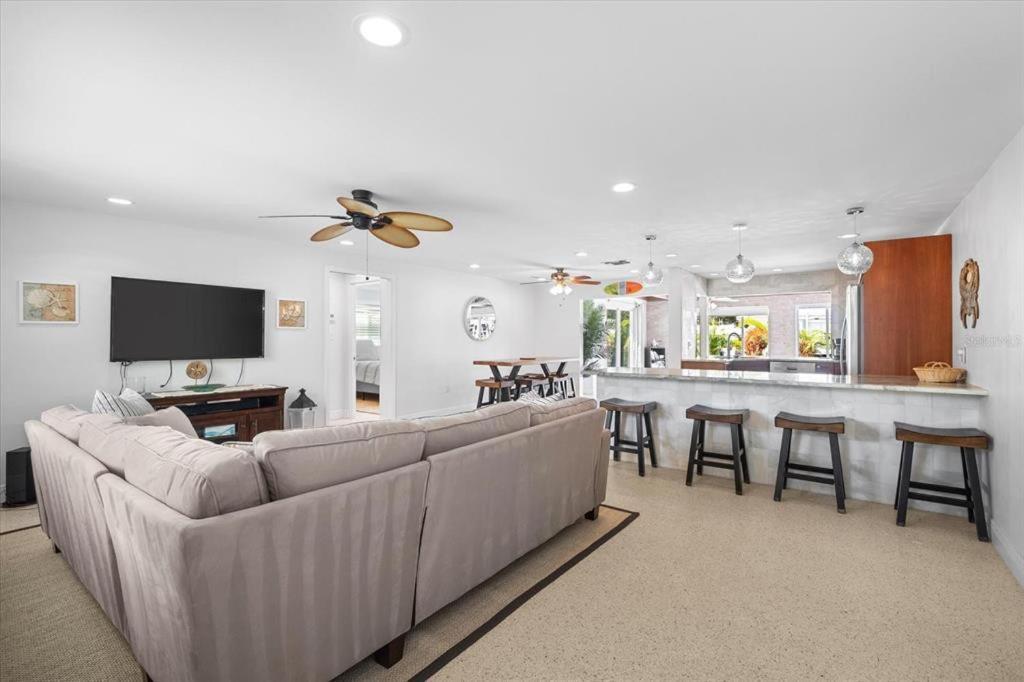 Private Village With Heated Pool & With Private Front Courtyard Villa Siesta Key