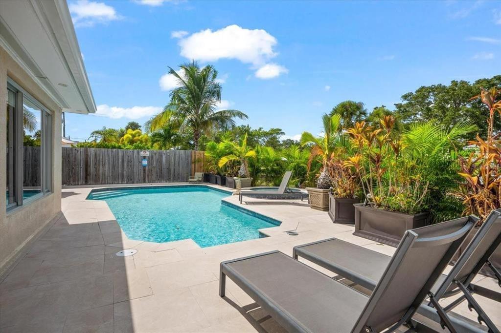 Villa Private Village With Heated Pool & With Private Front Courtyard Siesta Key