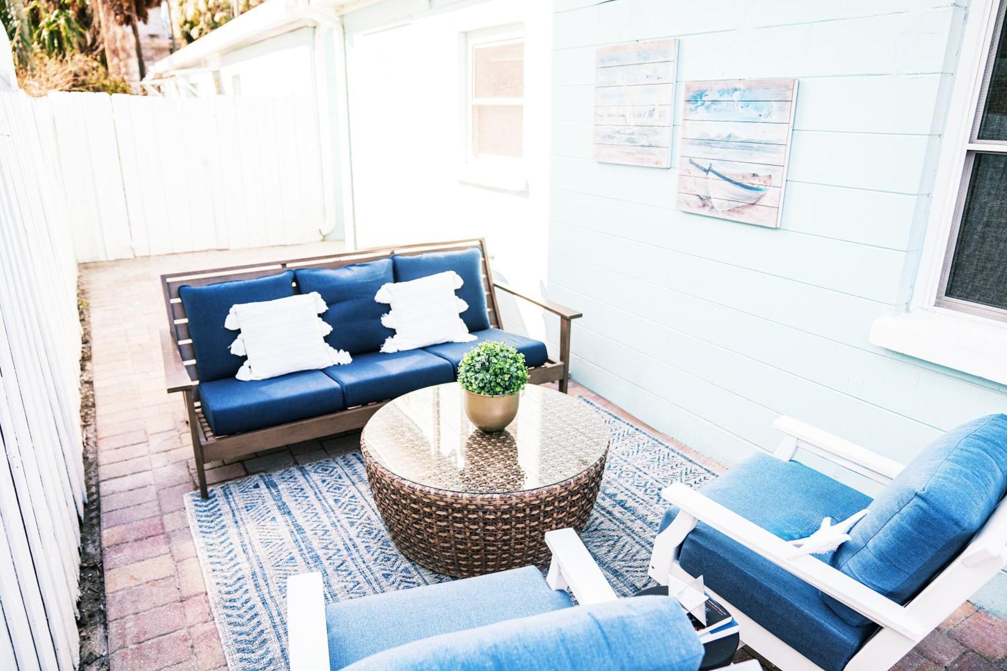 Village And Walkable, With Private Porch * Siesta Key