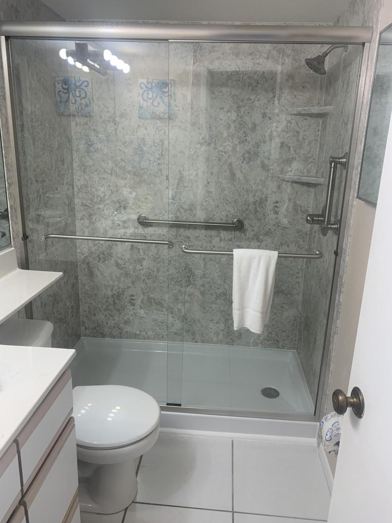 Anchorage 3 Bedroom 3rd Floor With Balcony 0886 Holiday home *