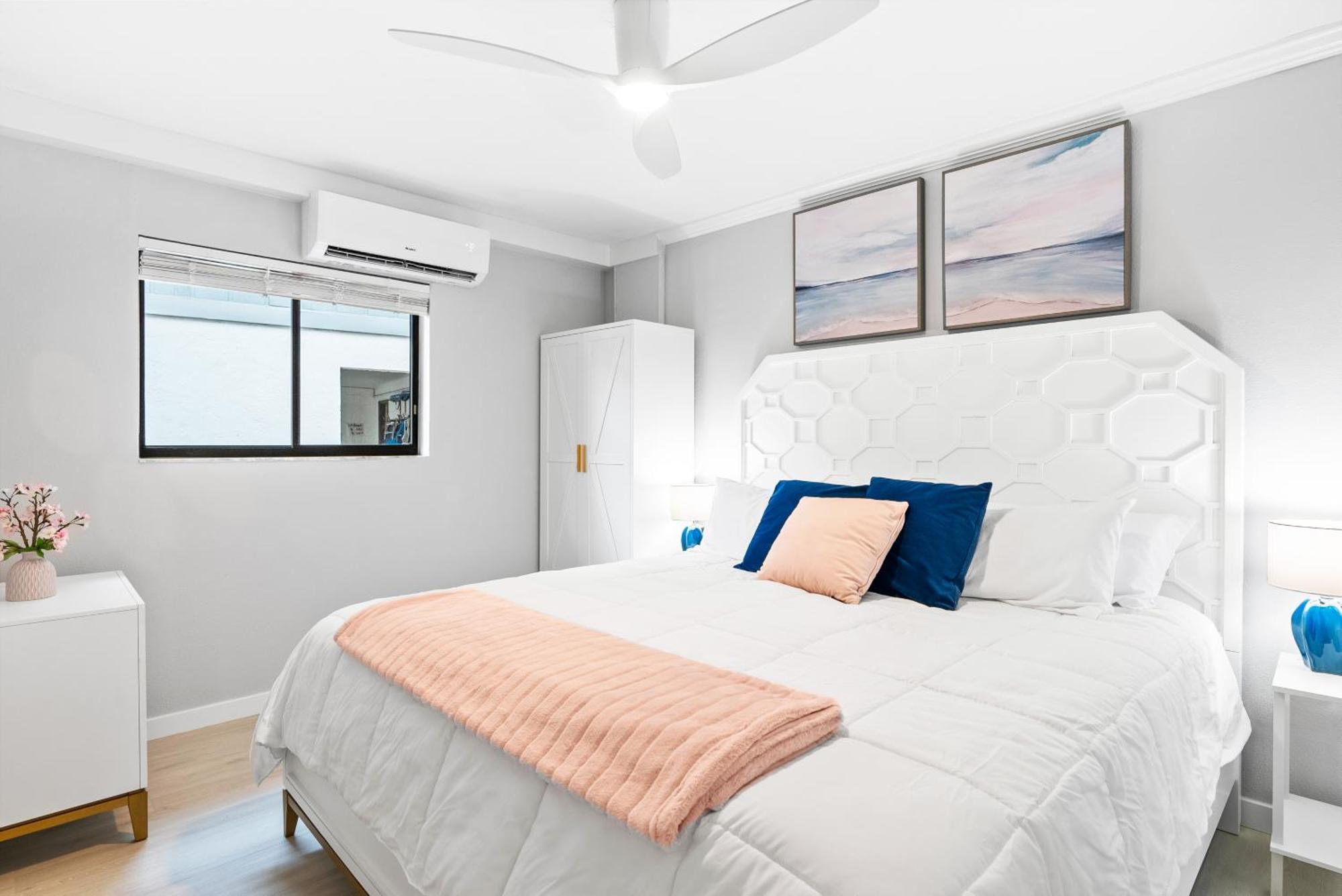 Road Condo, Patio, Village And Walkable *
