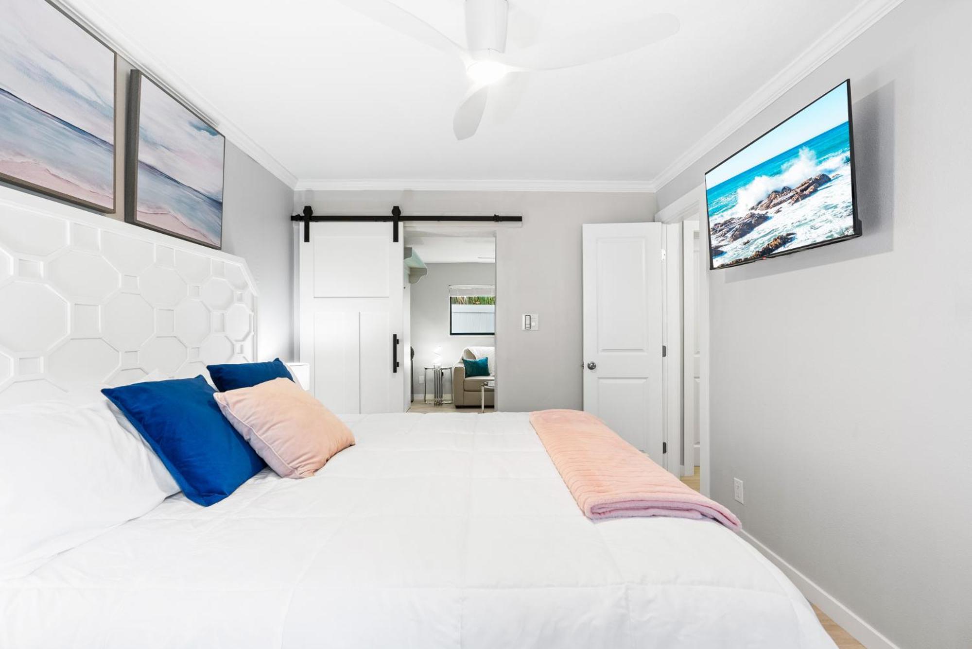 Road Condo, Patio, Village And Walkable Holiday home