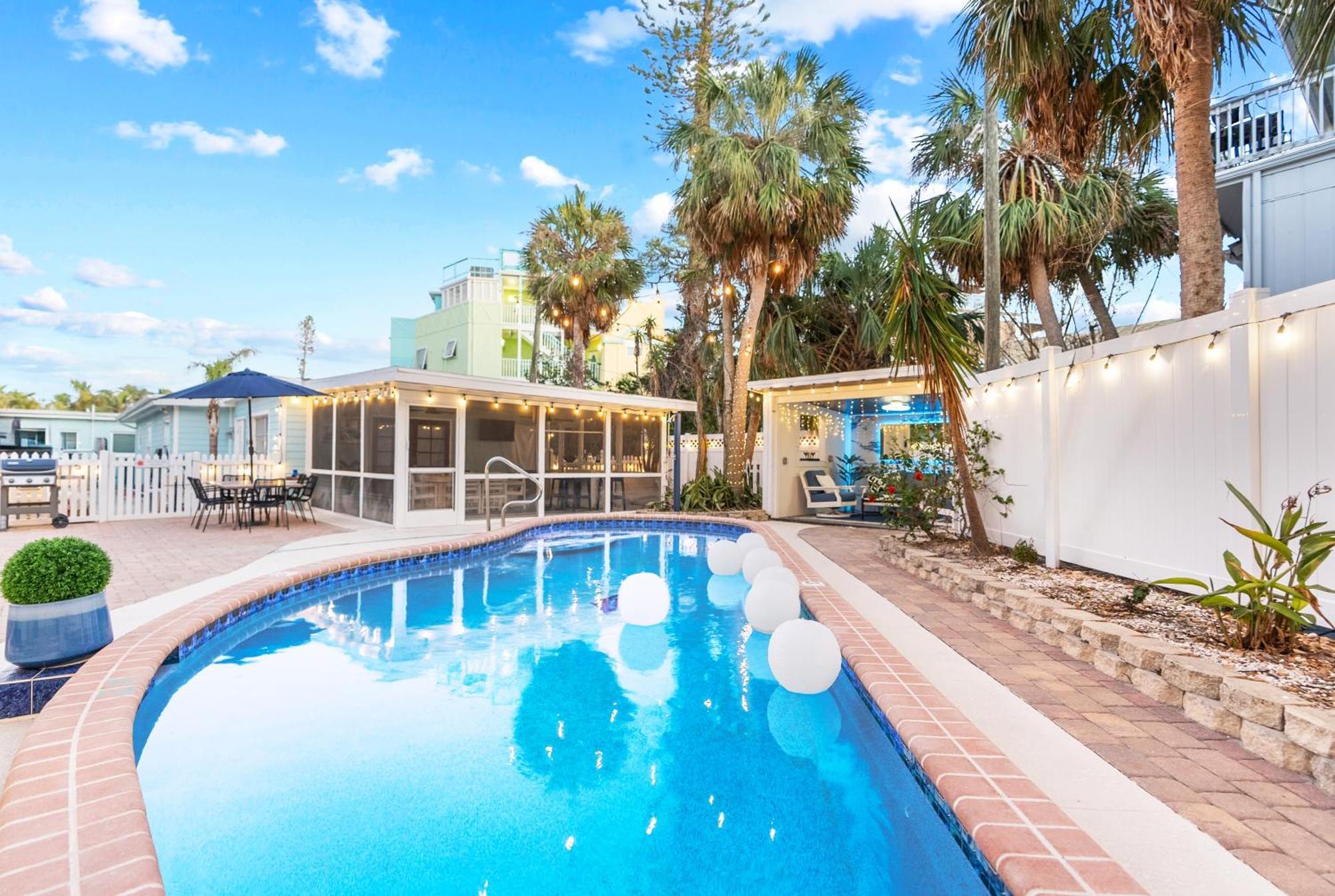 Exclusive Oasis, Private Pool, Village And Walkable * Siesta Key