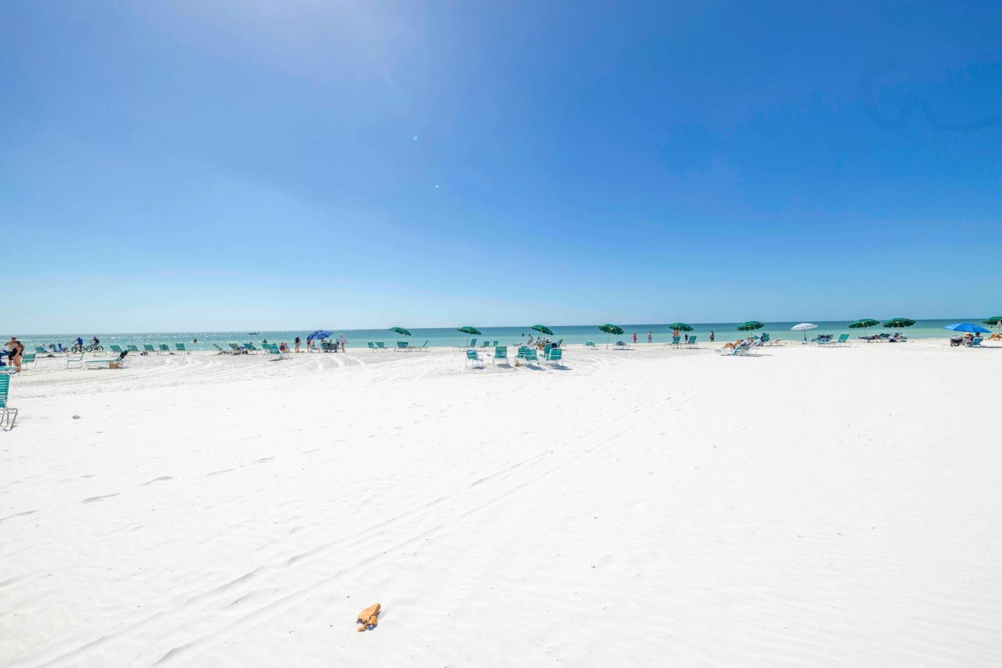 New Listing! Bayside Unit, Balcony, Private Beach! * Siesta Key