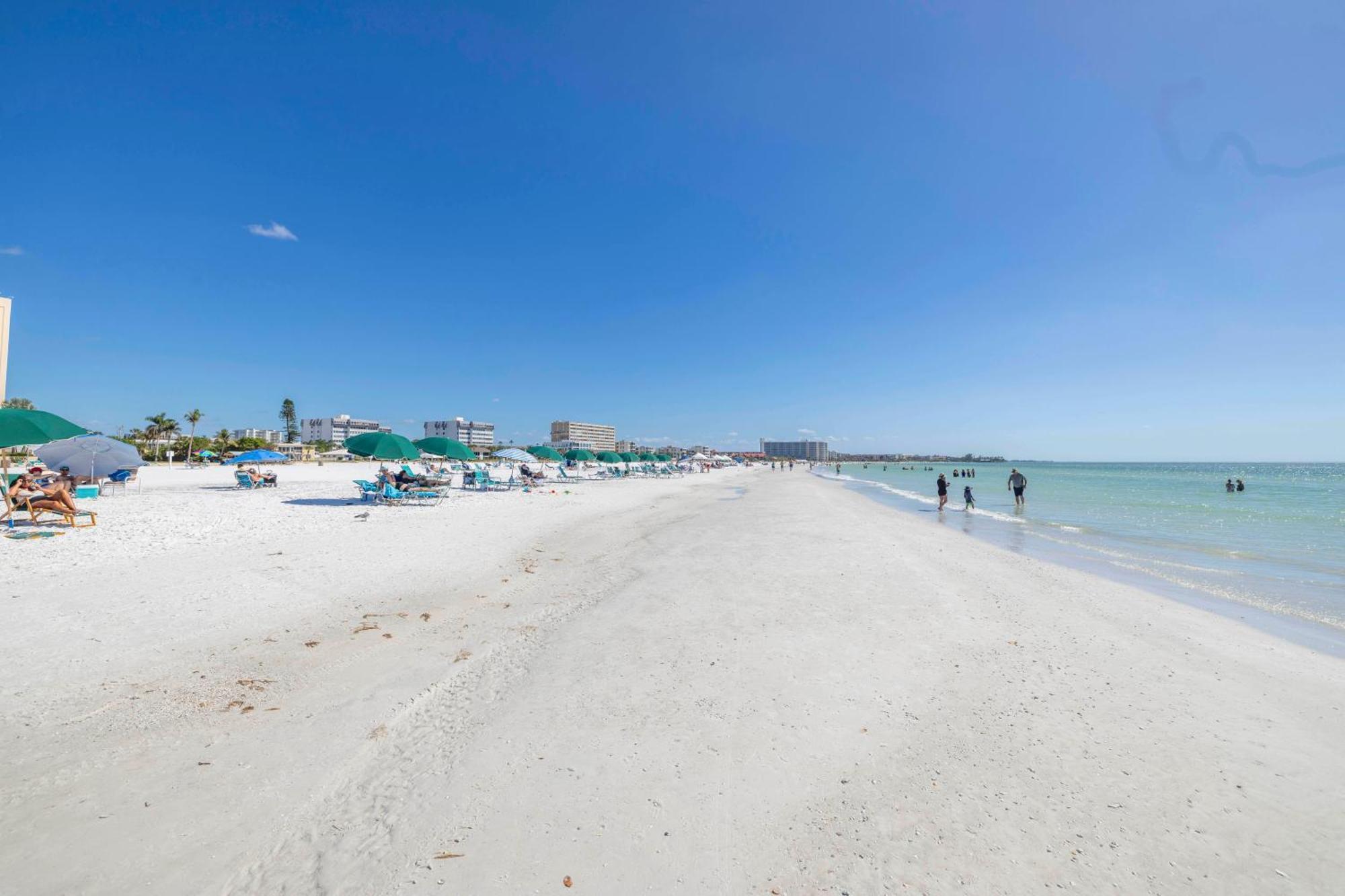 New Listing! Bayside Unit, Balcony, Private Beach! Apartment