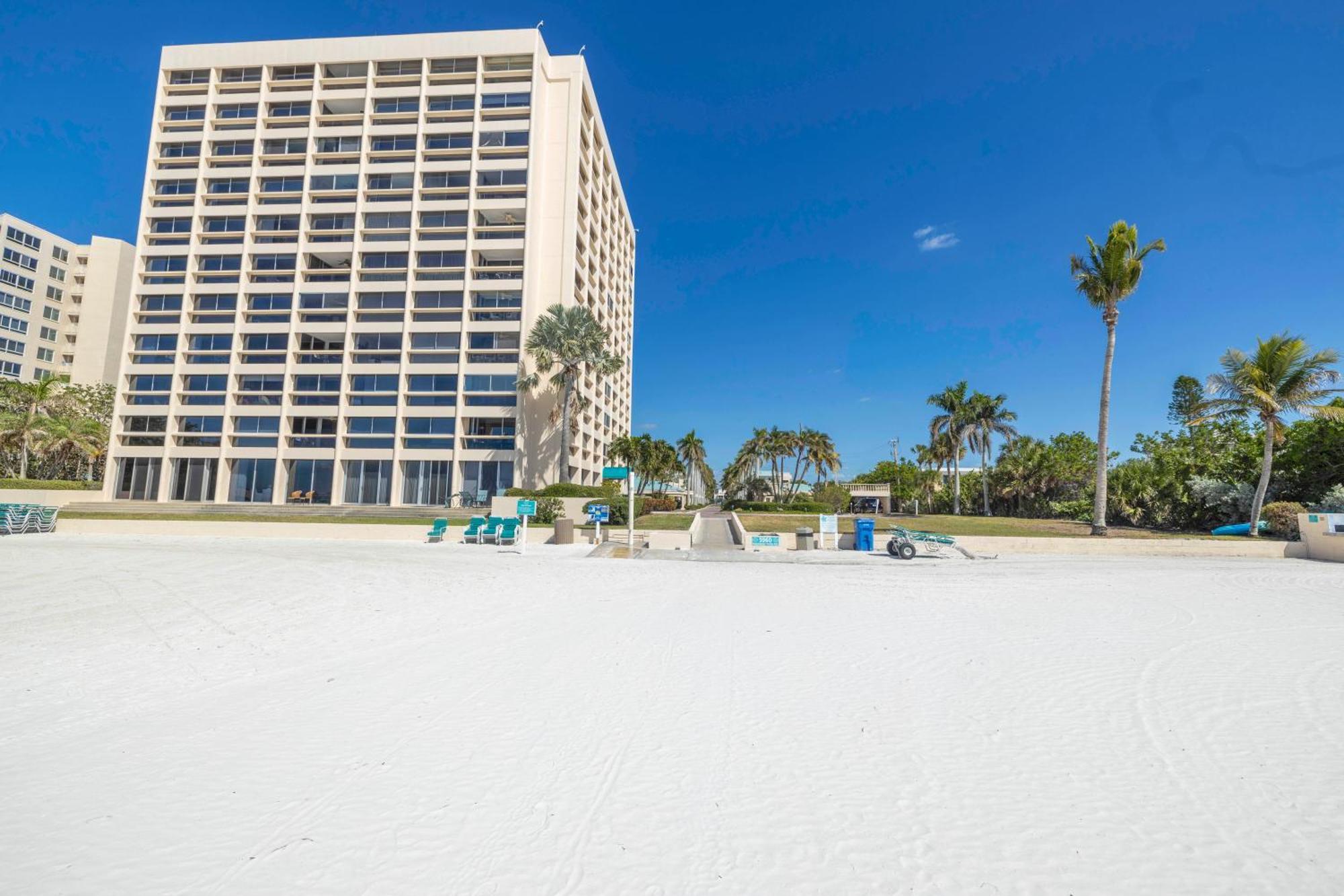 Apartment New Listing! Bayside Unit, Balcony, Private Beach!