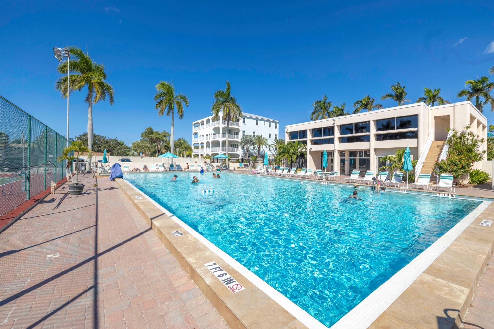 New Listing! Bayside Unit, Balcony, Private Beach! Apartment *