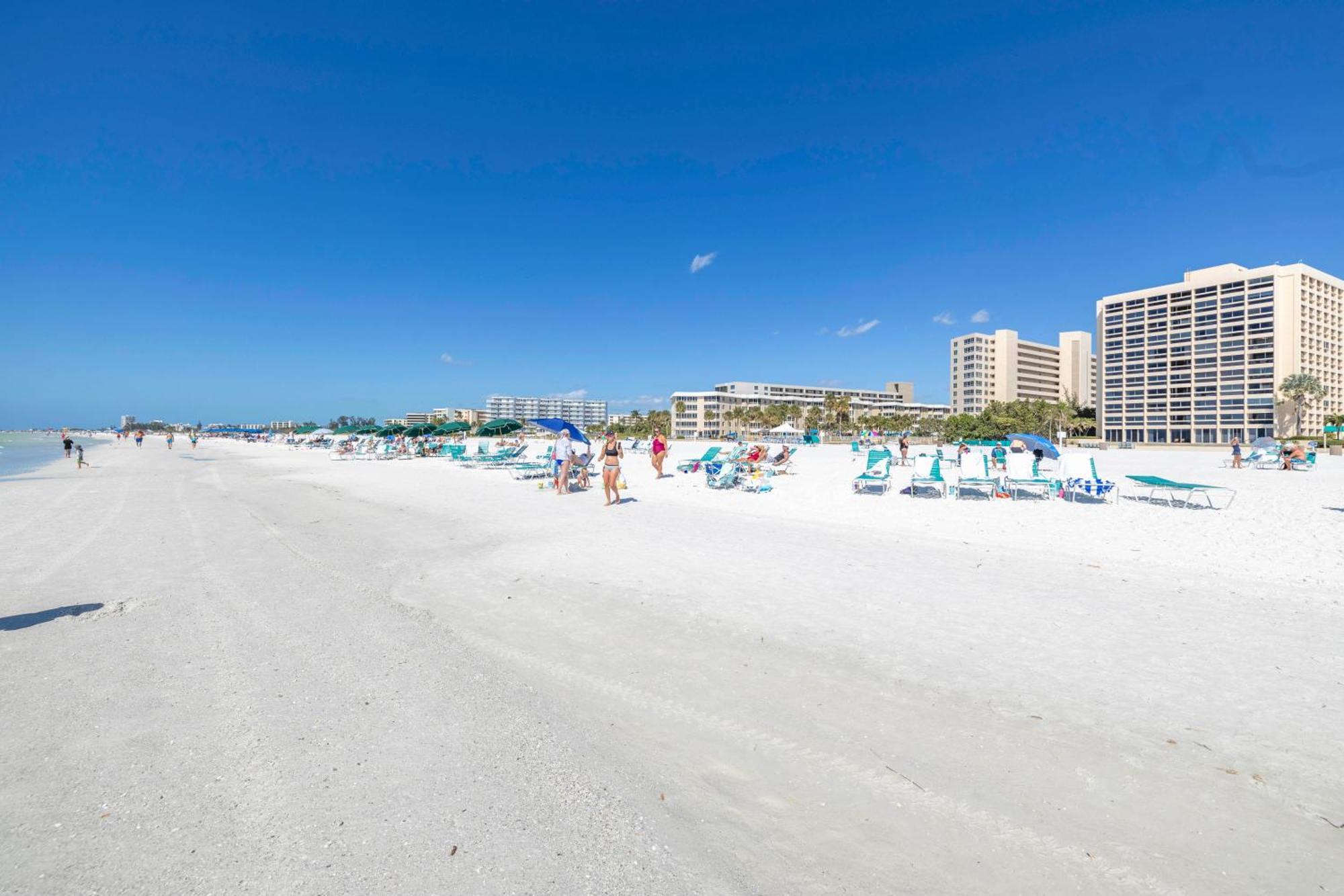 New Listing! Bayside Unit, Balcony, Private Beach! Siesta Key