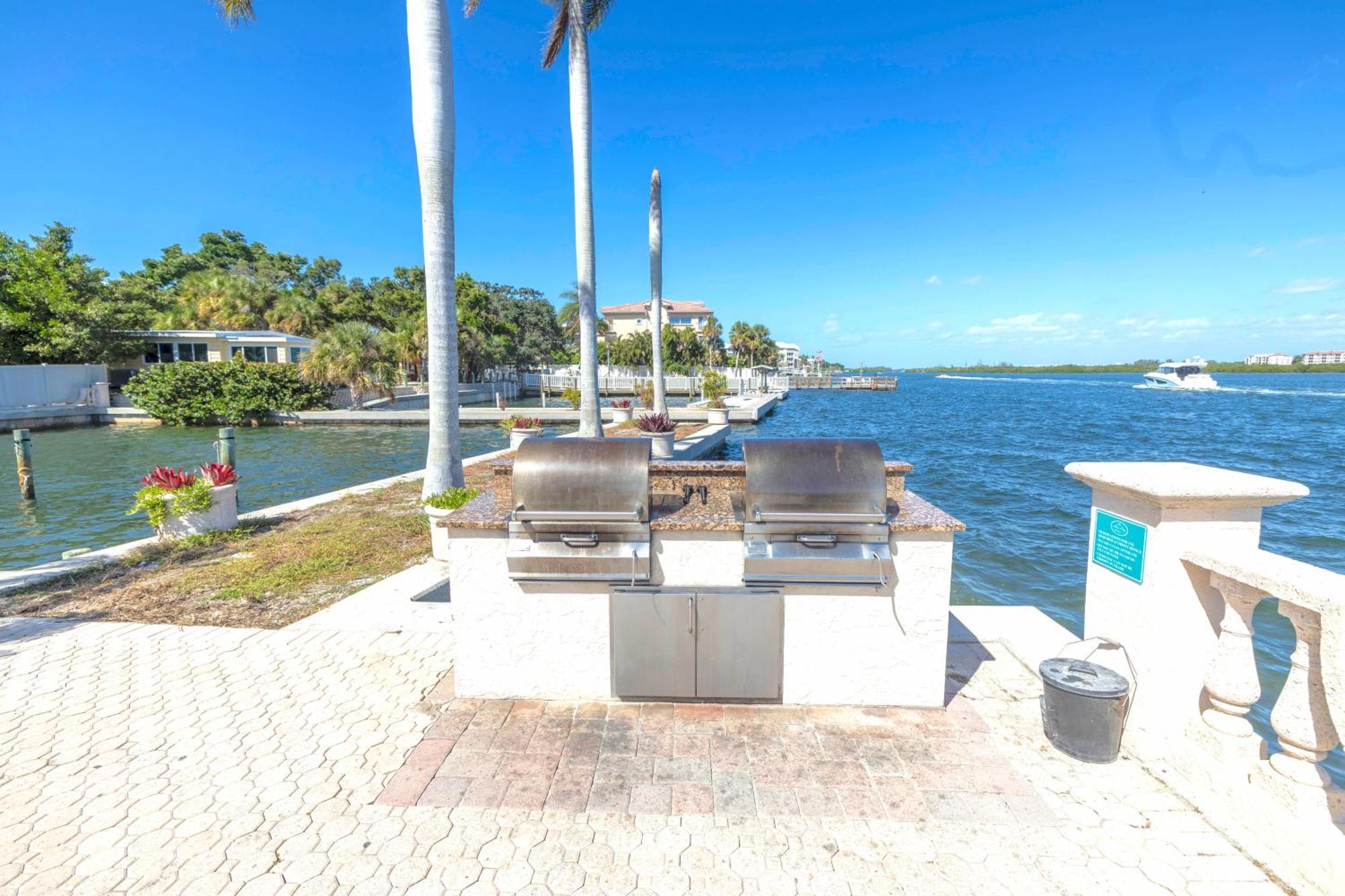 Apartment New Listing! Bayside Unit, Balcony, Private Beach! *