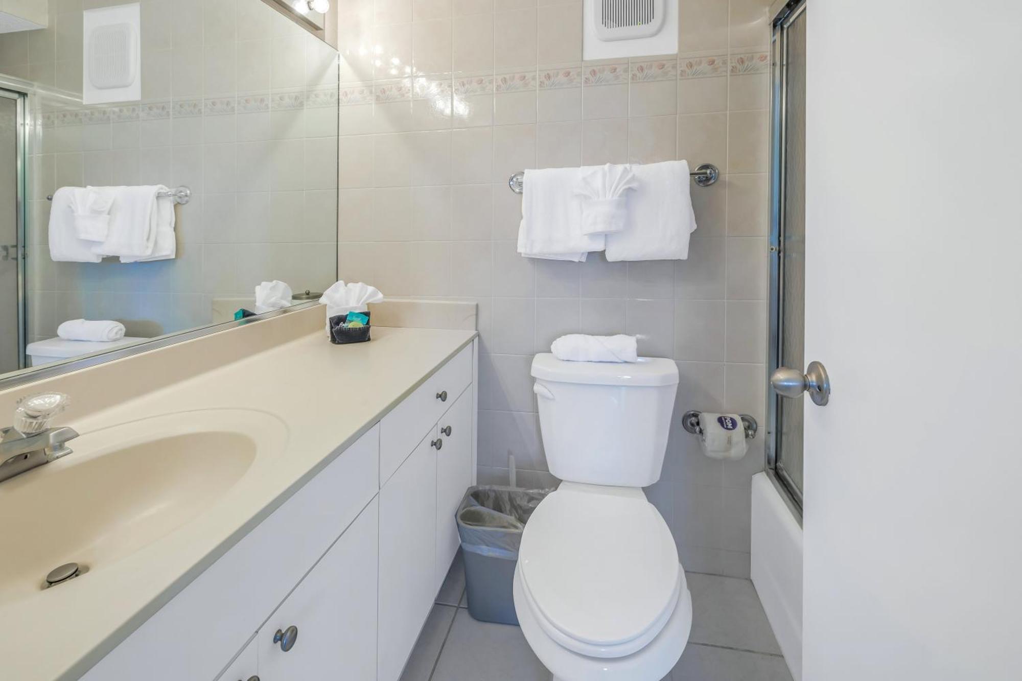 New Listing! Bayside Unit, Balcony, Private Beach! *