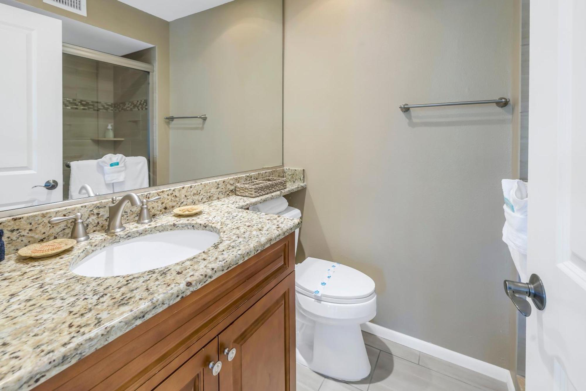 New Listing! Bayside Unit, Balcony, Private Beach! Siesta Key