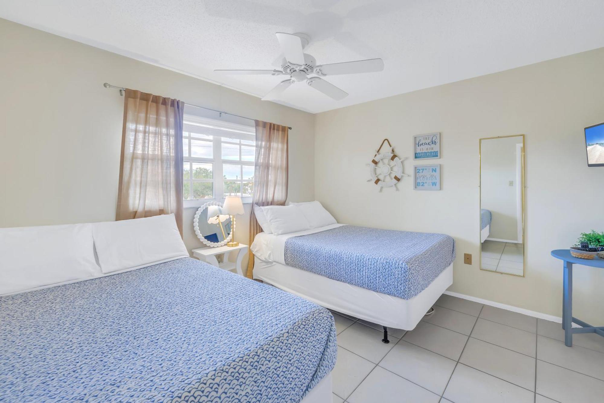 New Listing! Bayside Unit, Balcony, Private Beach! Apartment