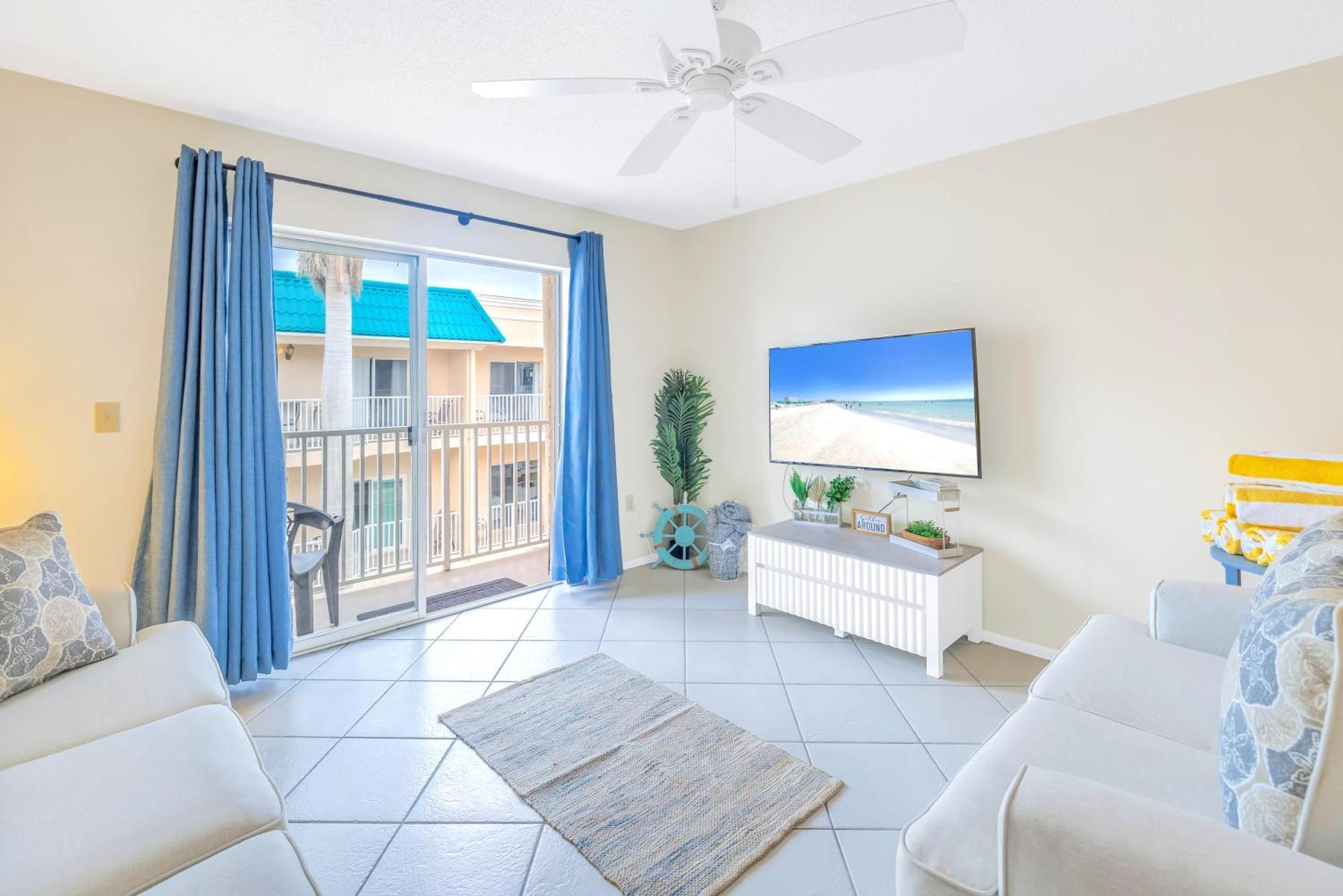 New Listing! Bayside Unit, Balcony, Private Beach! Apartment *