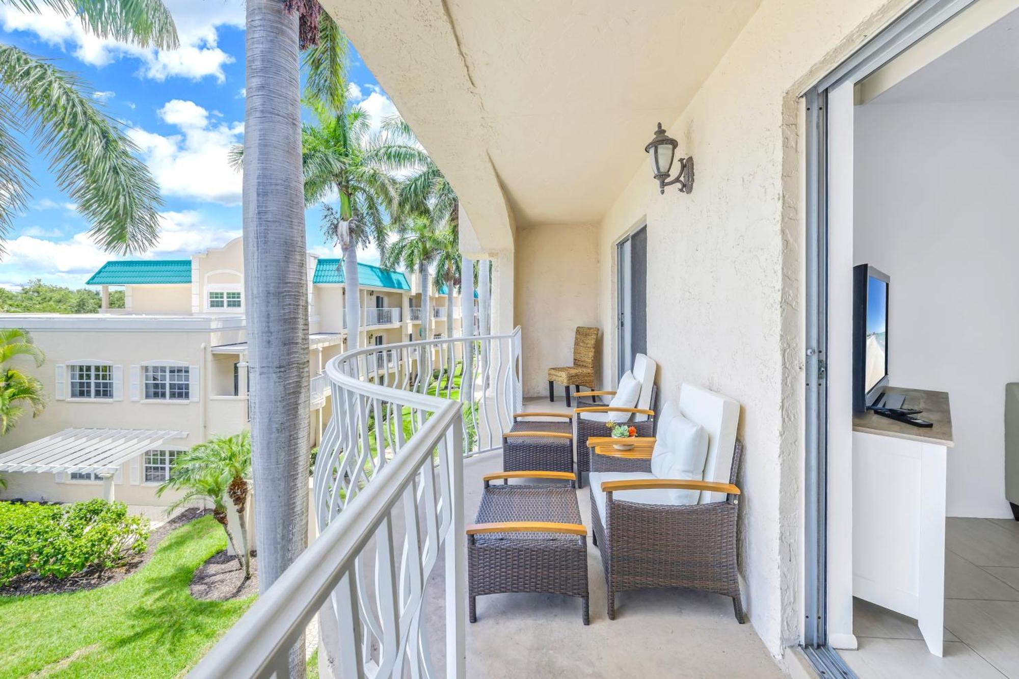 New Listing! Bayside Unit, Balcony, Private Beach! Siesta Key