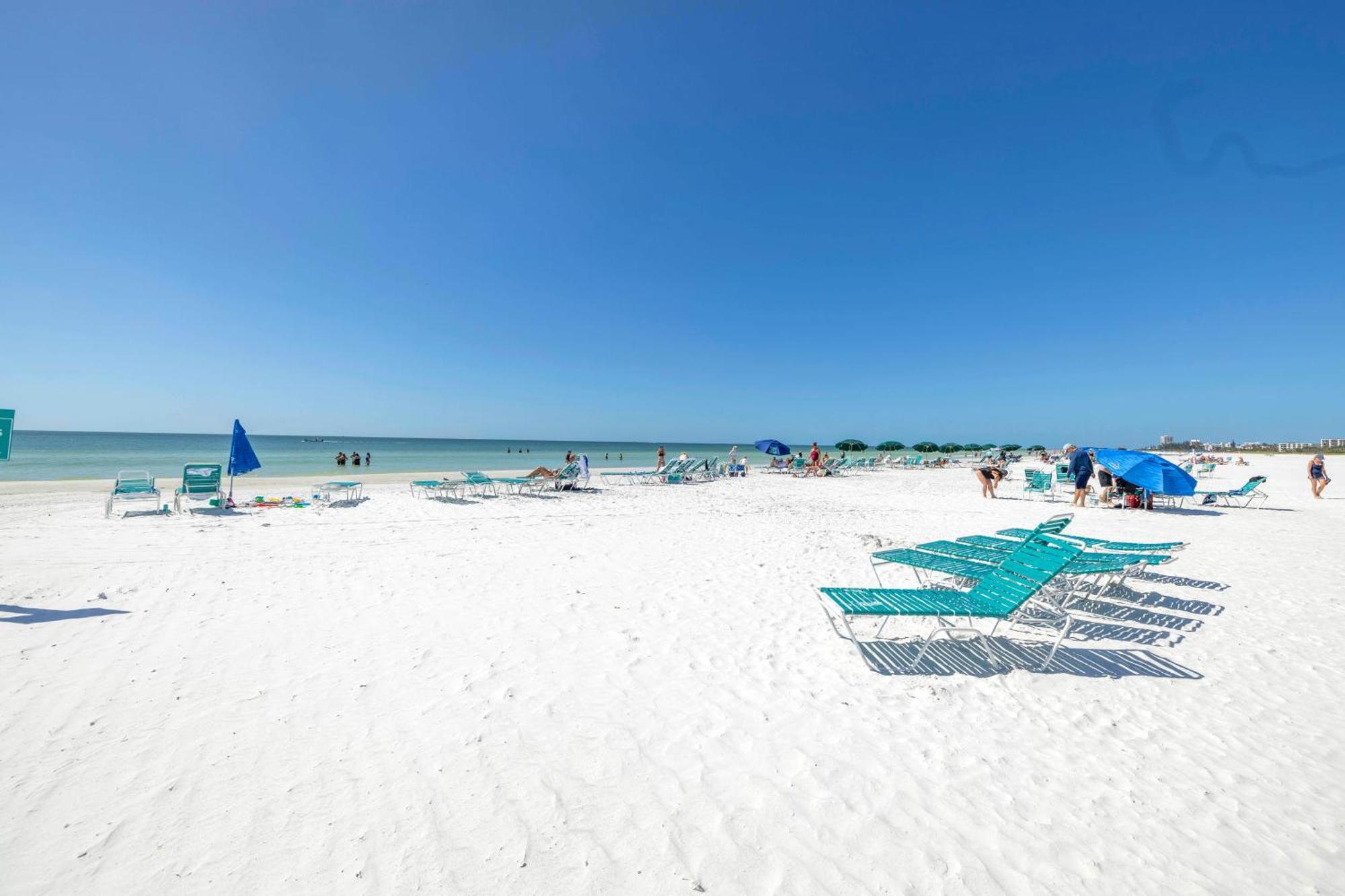 New Listing! Bayside Unit, Balcony, Private Beach!