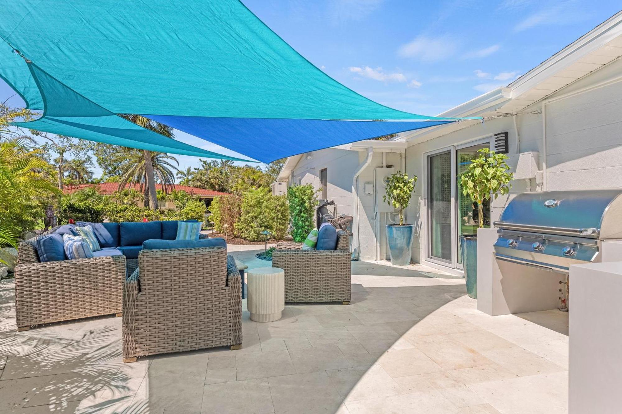 Palm - 5533 Siesta Key