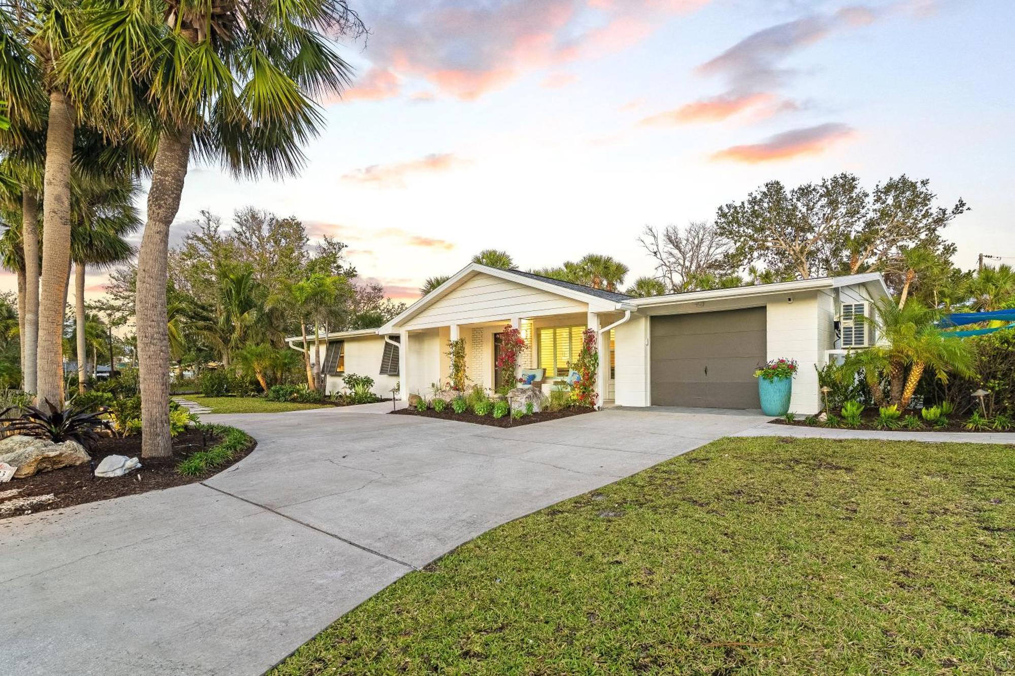 Palm - 5533 Siesta Key