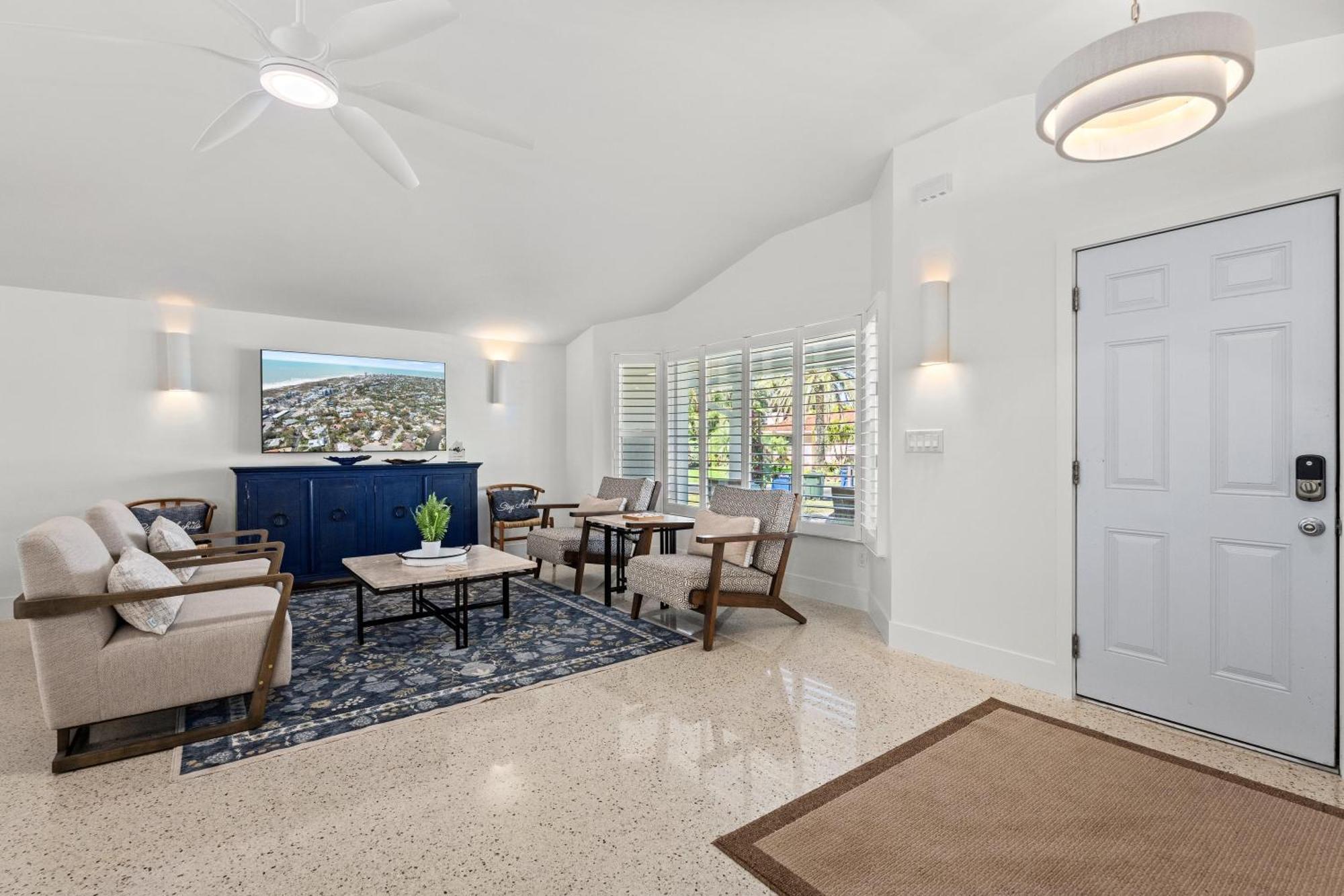 Palm - 5533 Siesta Key