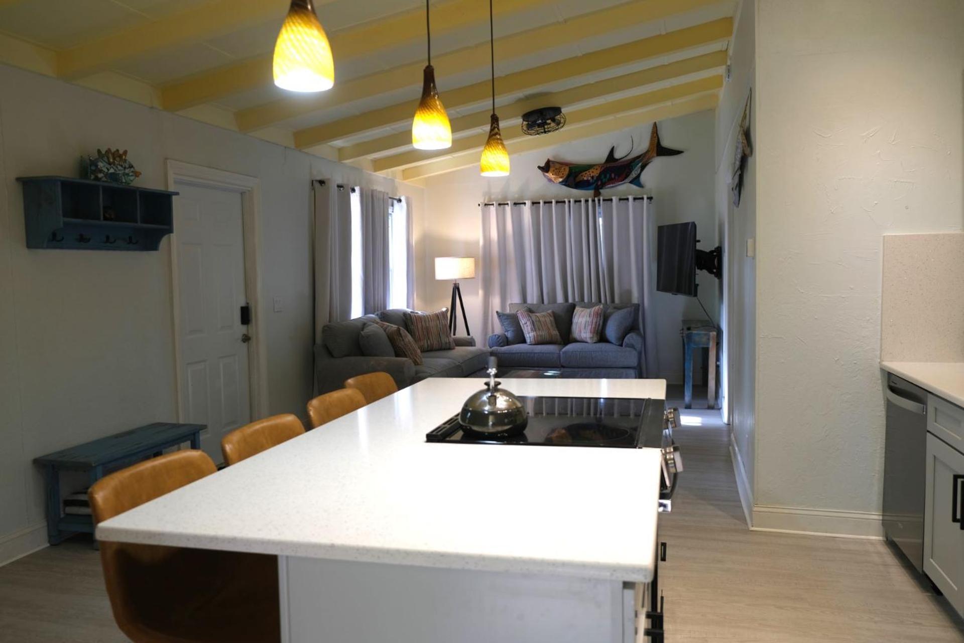 Beachpoint Apartment *