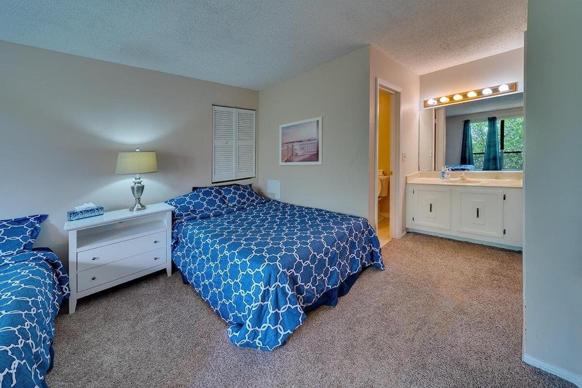 - 2 Bedroom - 3 Beds - 3 Bathroom Duplex With Heated Swimming Pool *