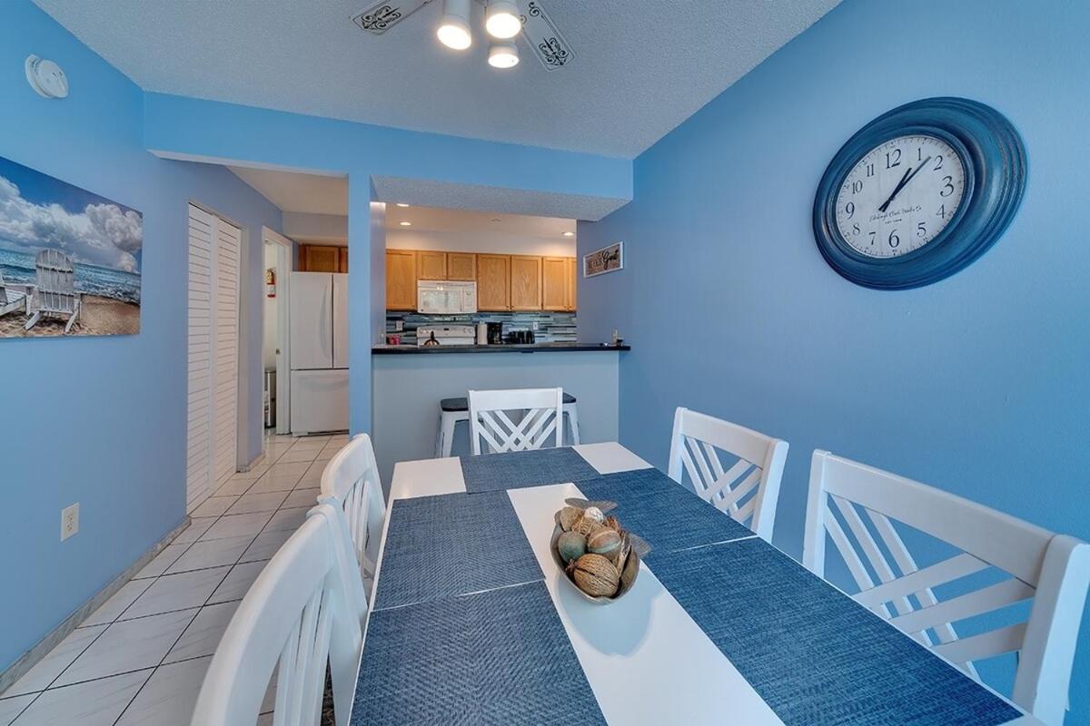- 2 Bedroom - 3 Beds - 3 Bathroom Duplex With Heated Swimming Pool * Siesta Key