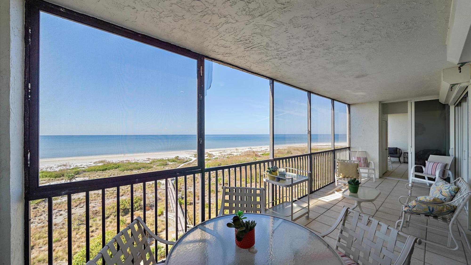 Gulf View Escape Apartment *