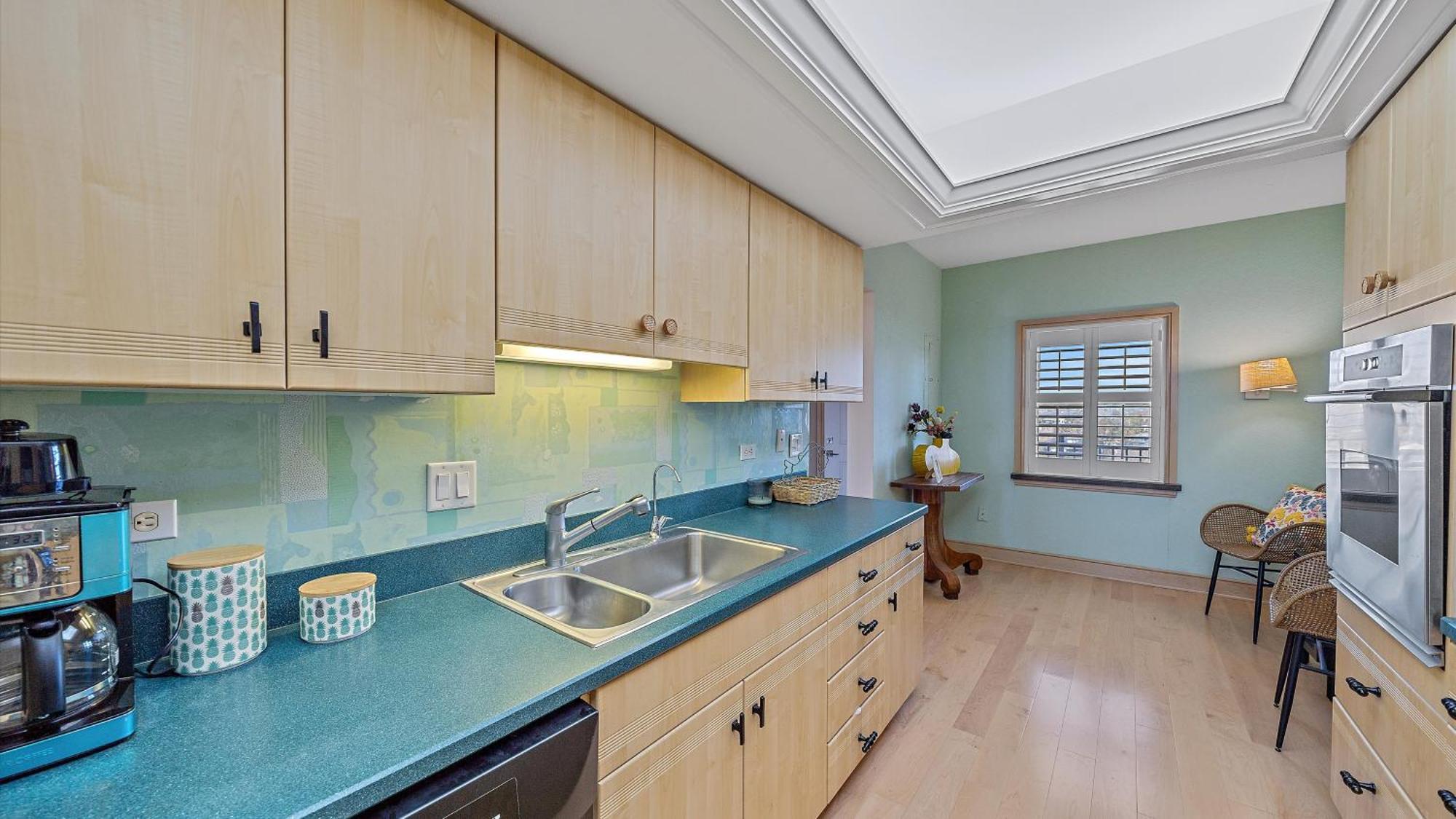 Gulf View Escape Apartment *