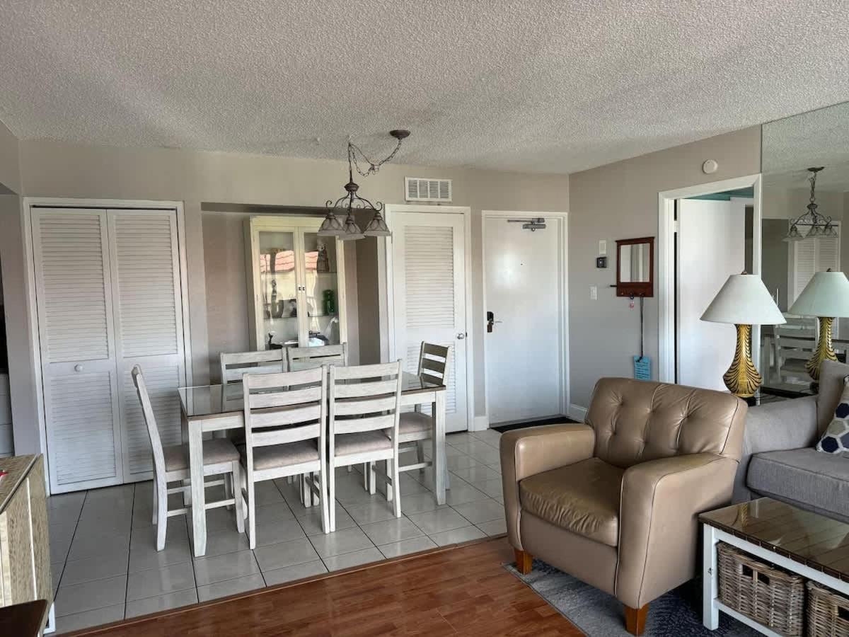 Crescent Arms * Siesta Key