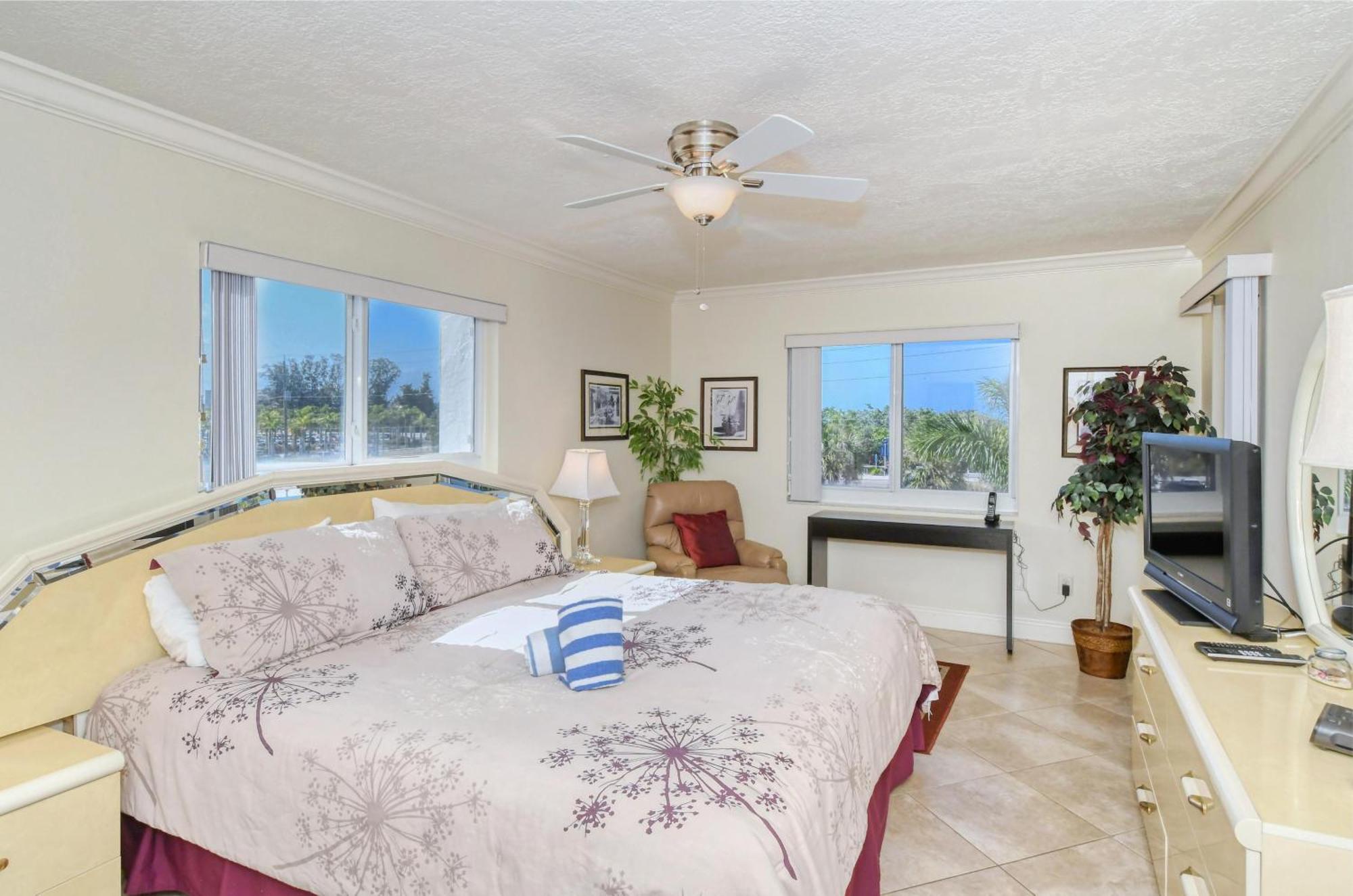 Crescent Royale 315 *