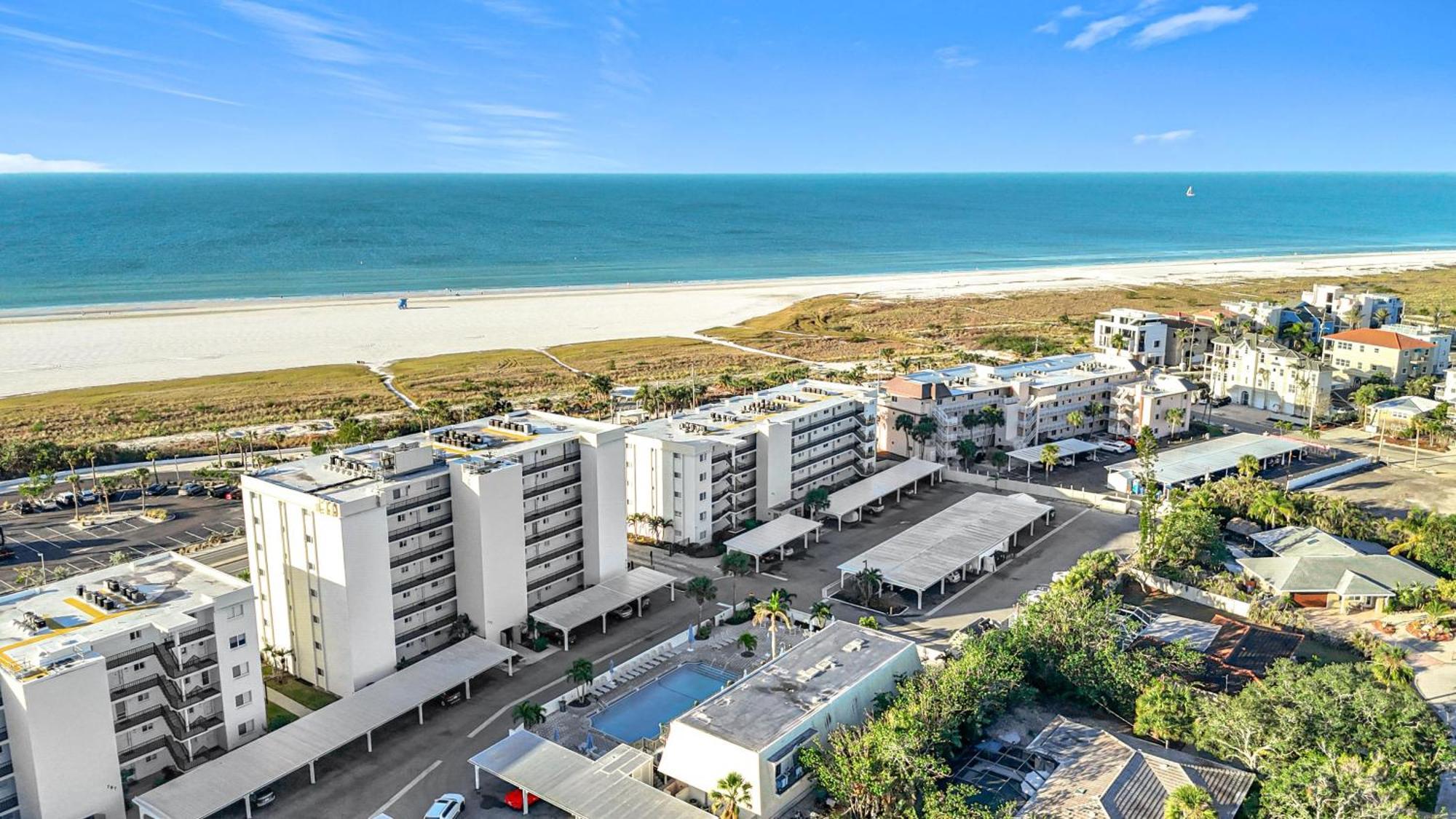 Crescent Royale 210 * Siesta Key
