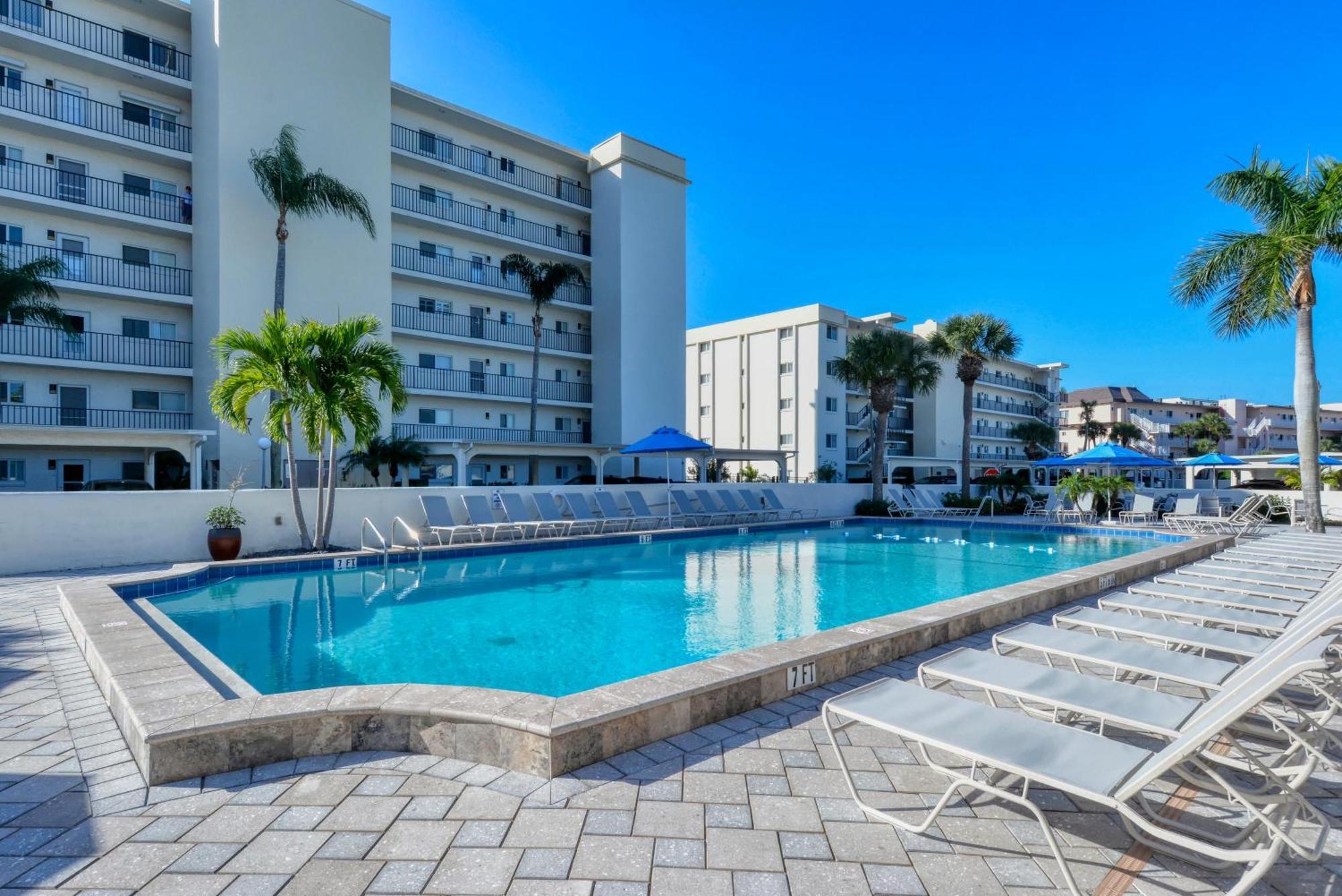 Holiday home Crescent Royale 210