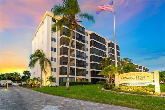 Holiday home Crescent Royale 301