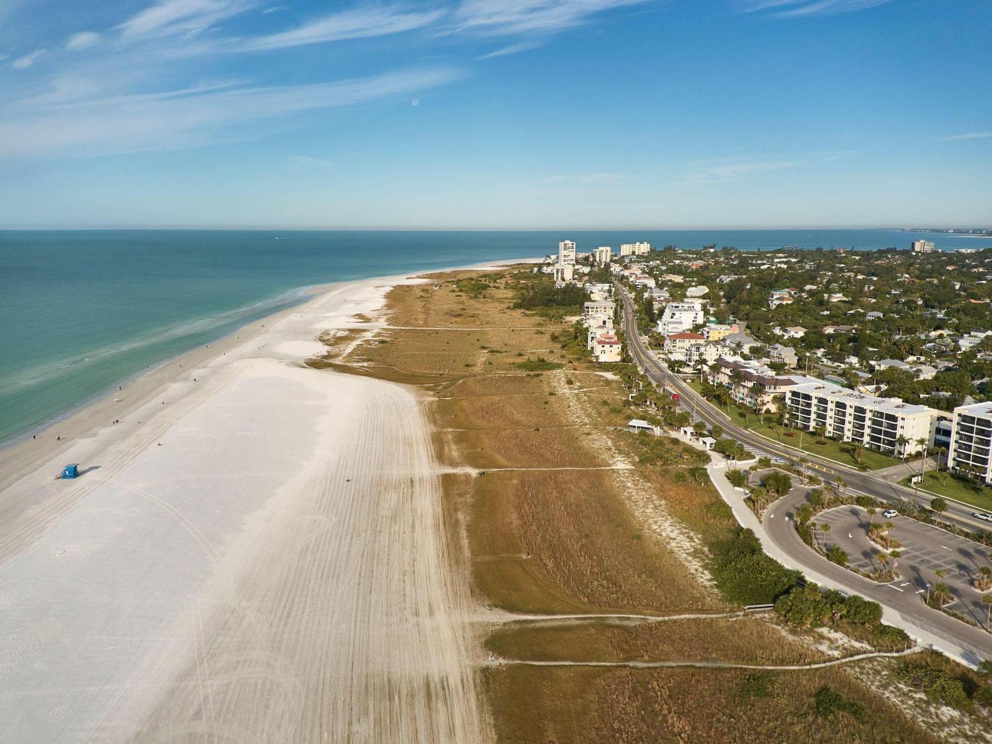 Crescent Royale 104 * Siesta Key