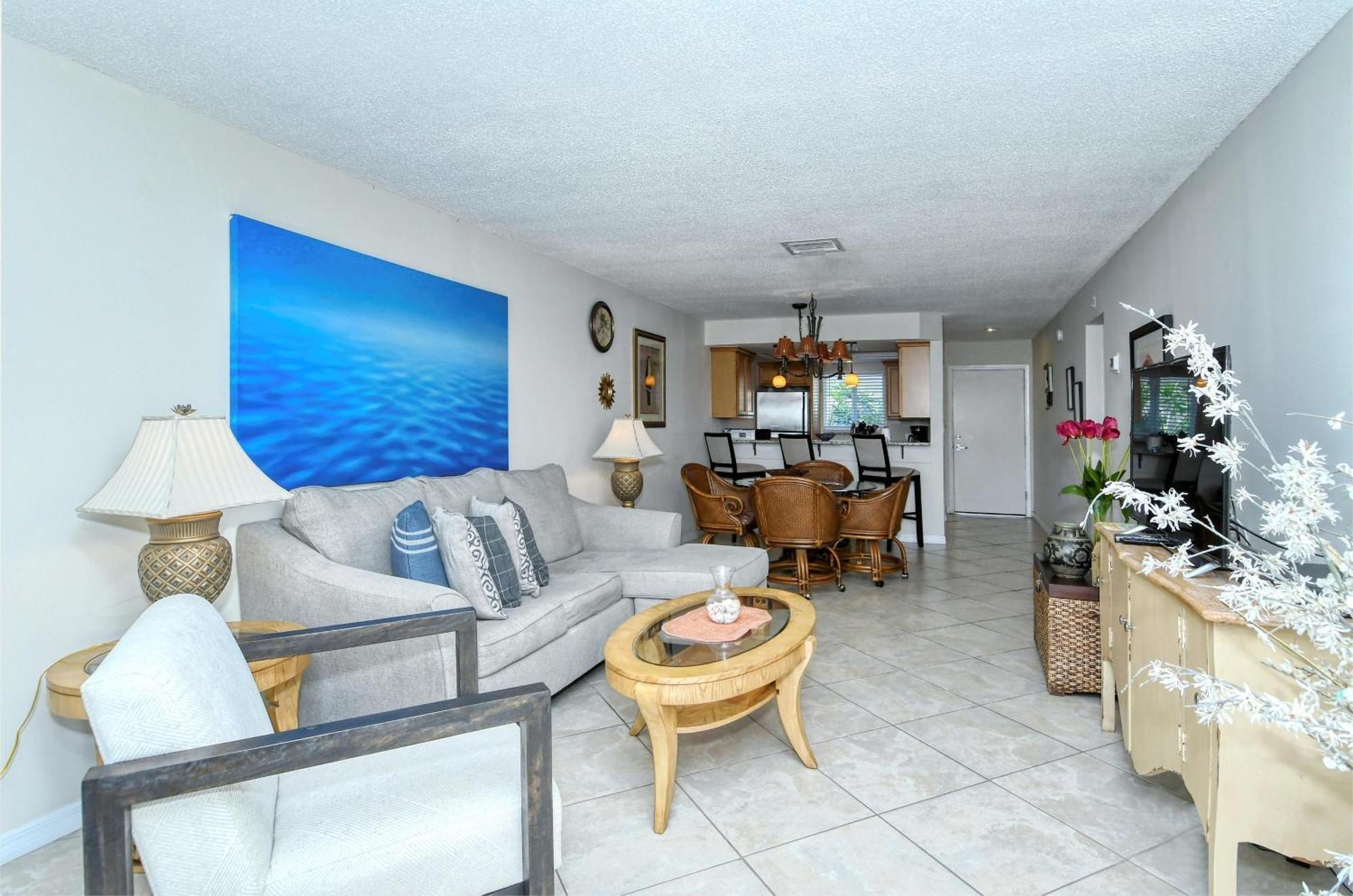 Crescent Royale 104 * Siesta Key