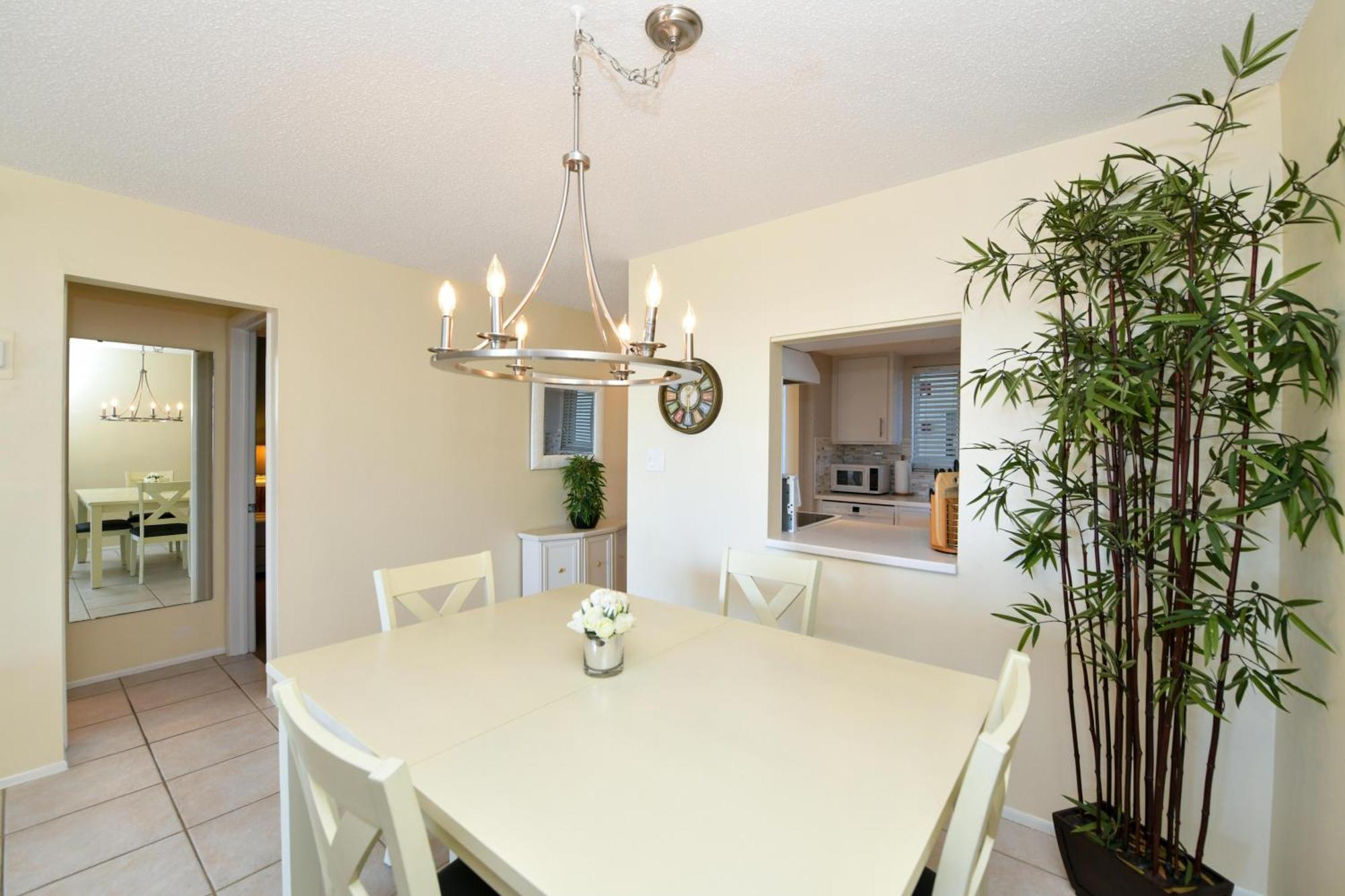 Crescent Royale 208