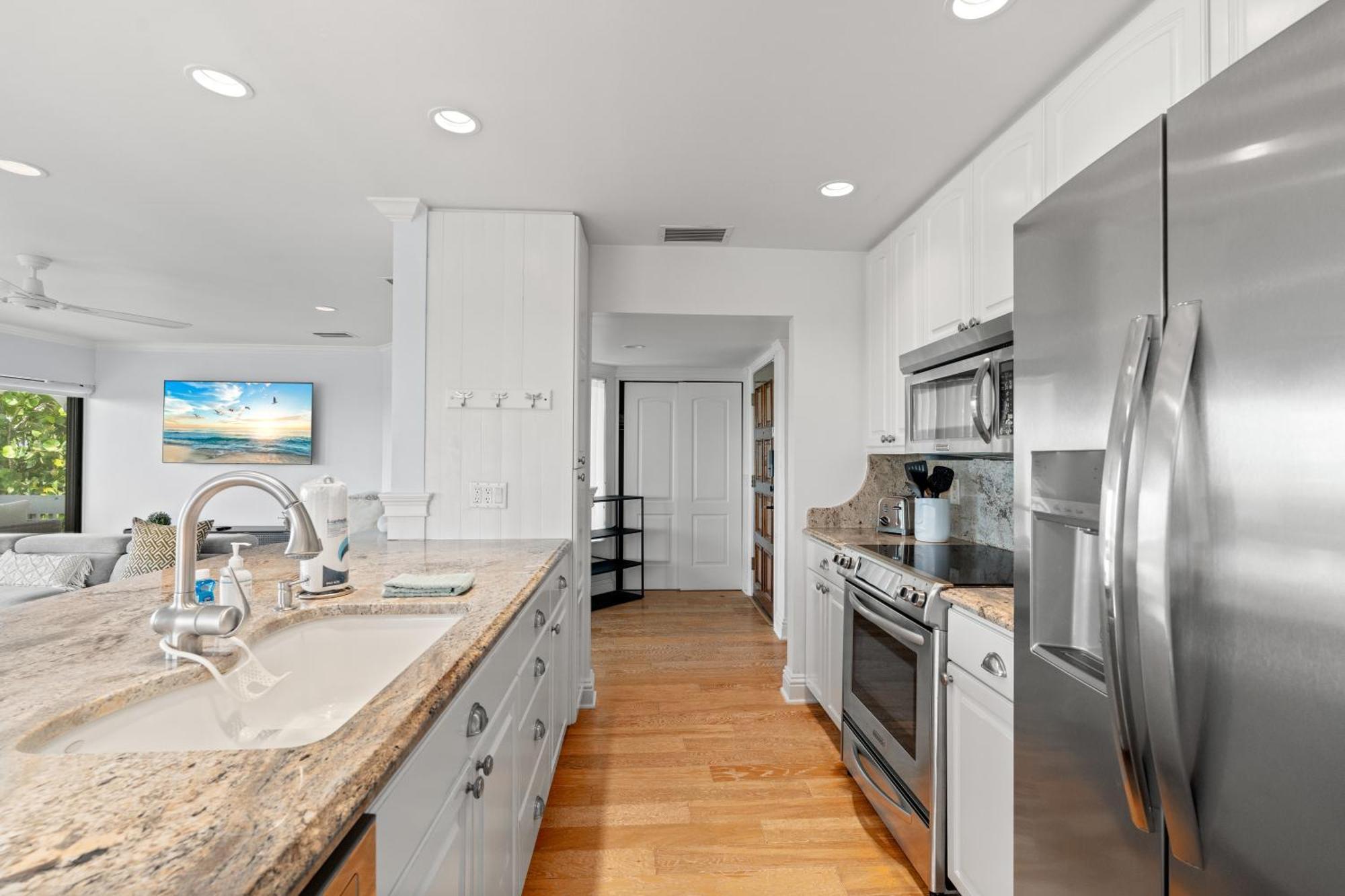 Just Beachy By Beachside Management Apartment *