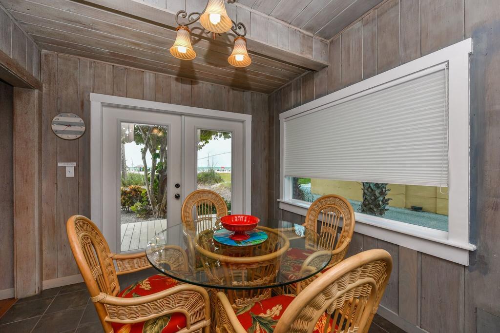 A House On Siesta Beach By Beachside Management Villa