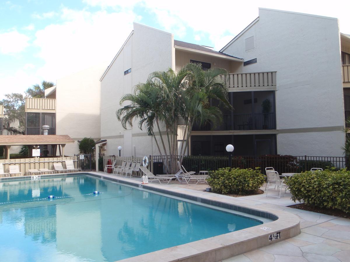 - 2 Bedroom - 3 Beds - 3 Bathroom Duplex With Heated Swimming Pool *