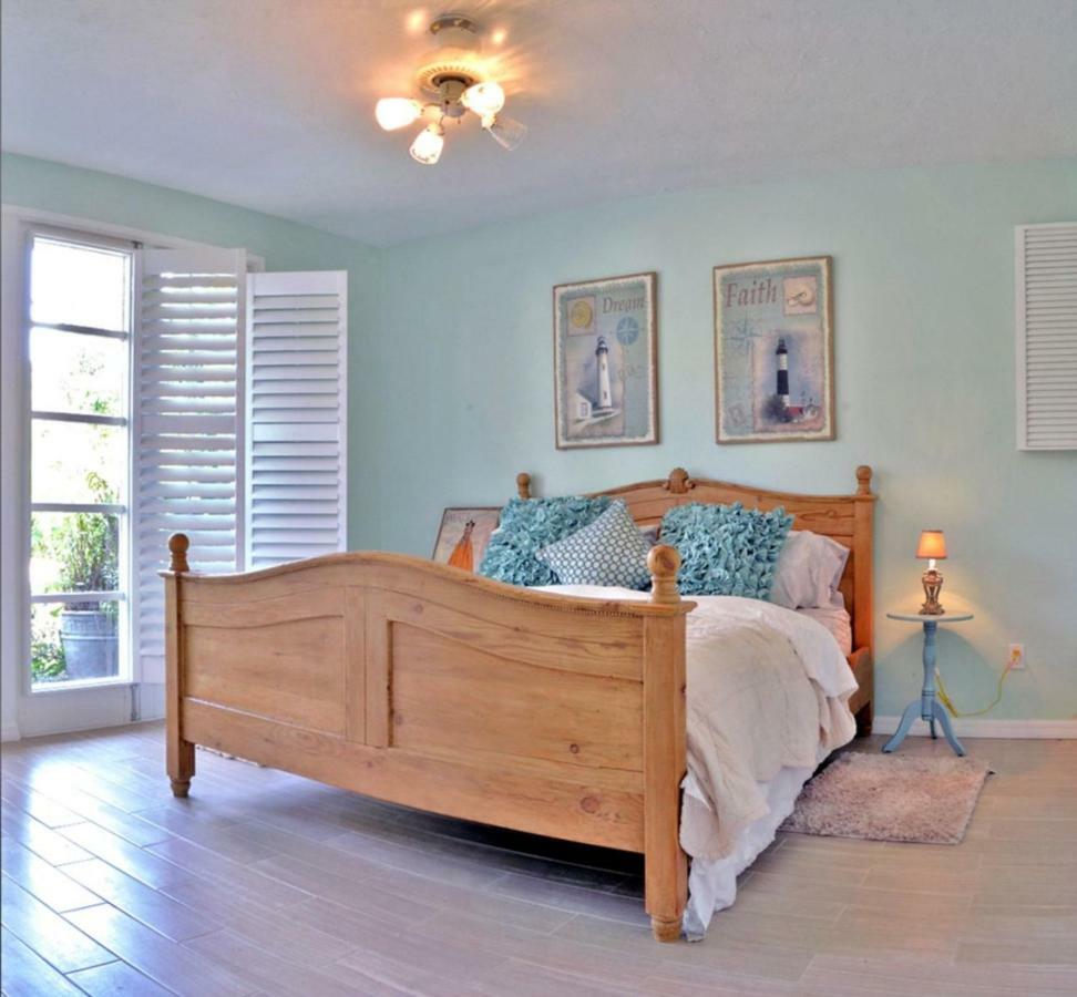 - Edgemere 738 * Siesta Key