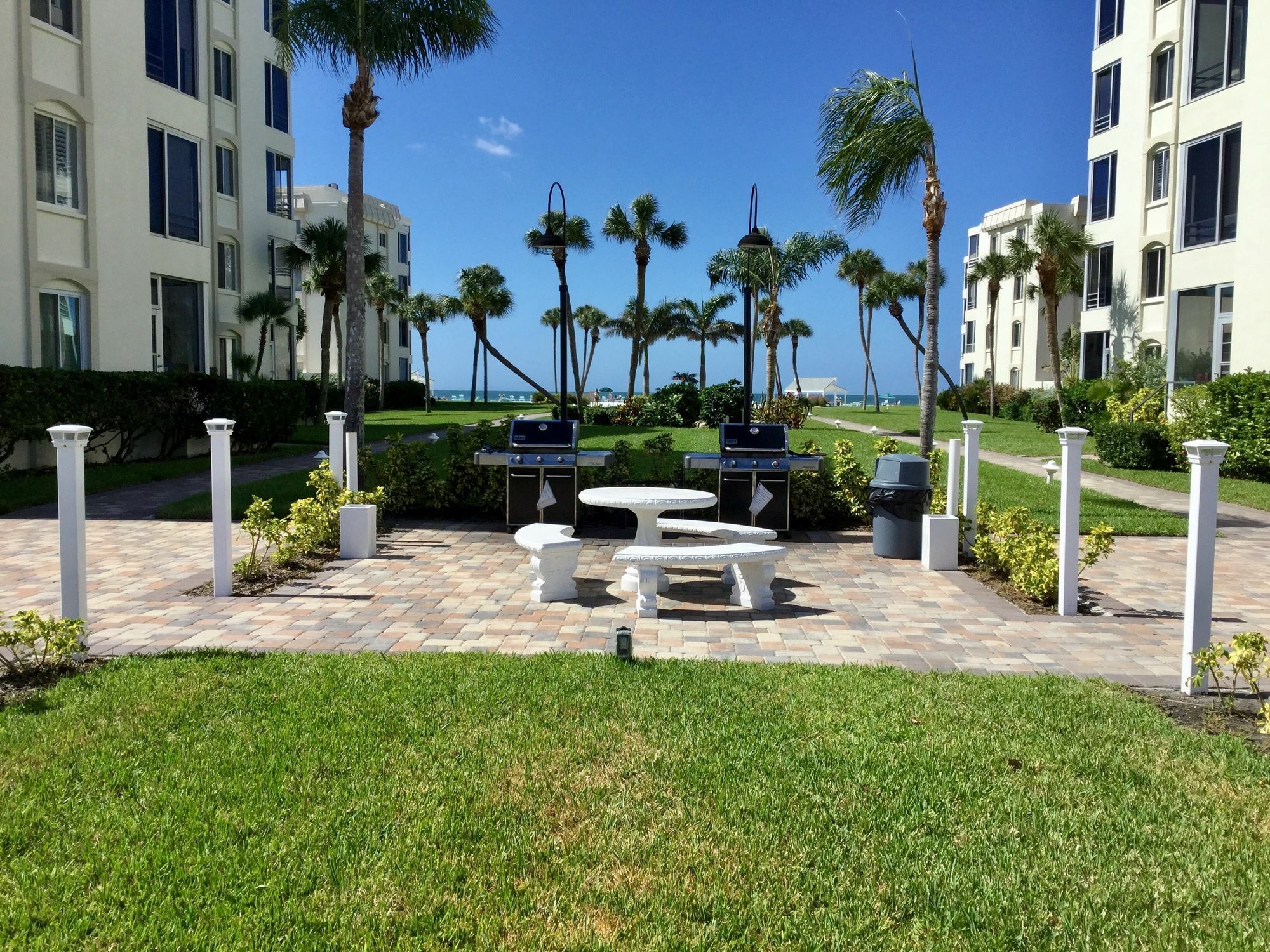 Apartment Island House