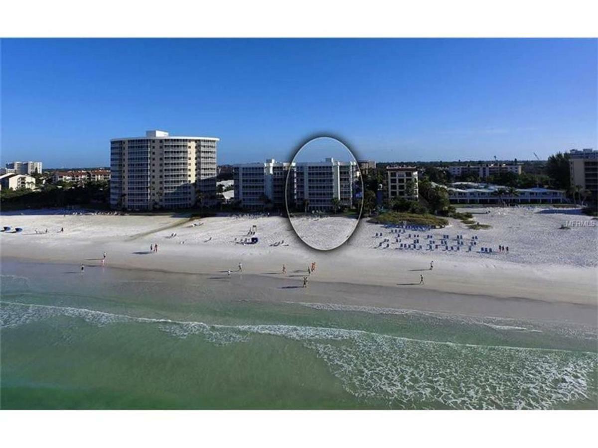 Full Beachfront. Gulf View,sunsets,pool,chairs Apartment Siesta Key