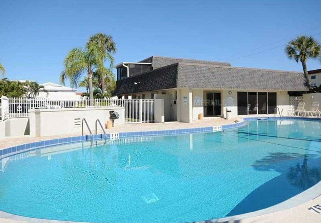 Beachfront Penthouse - Expansive Gulf View From Every Room! Wifi, Screened Lanai Apartment