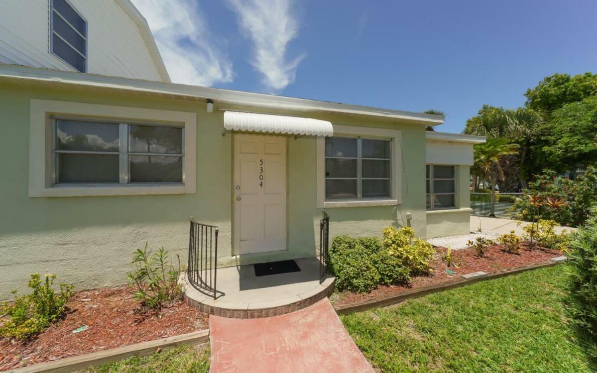 Walk To The Or Village In Minutes! Holiday home