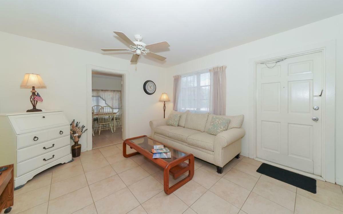 Walk To The Or Village In Minutes! Holiday home Siesta Key